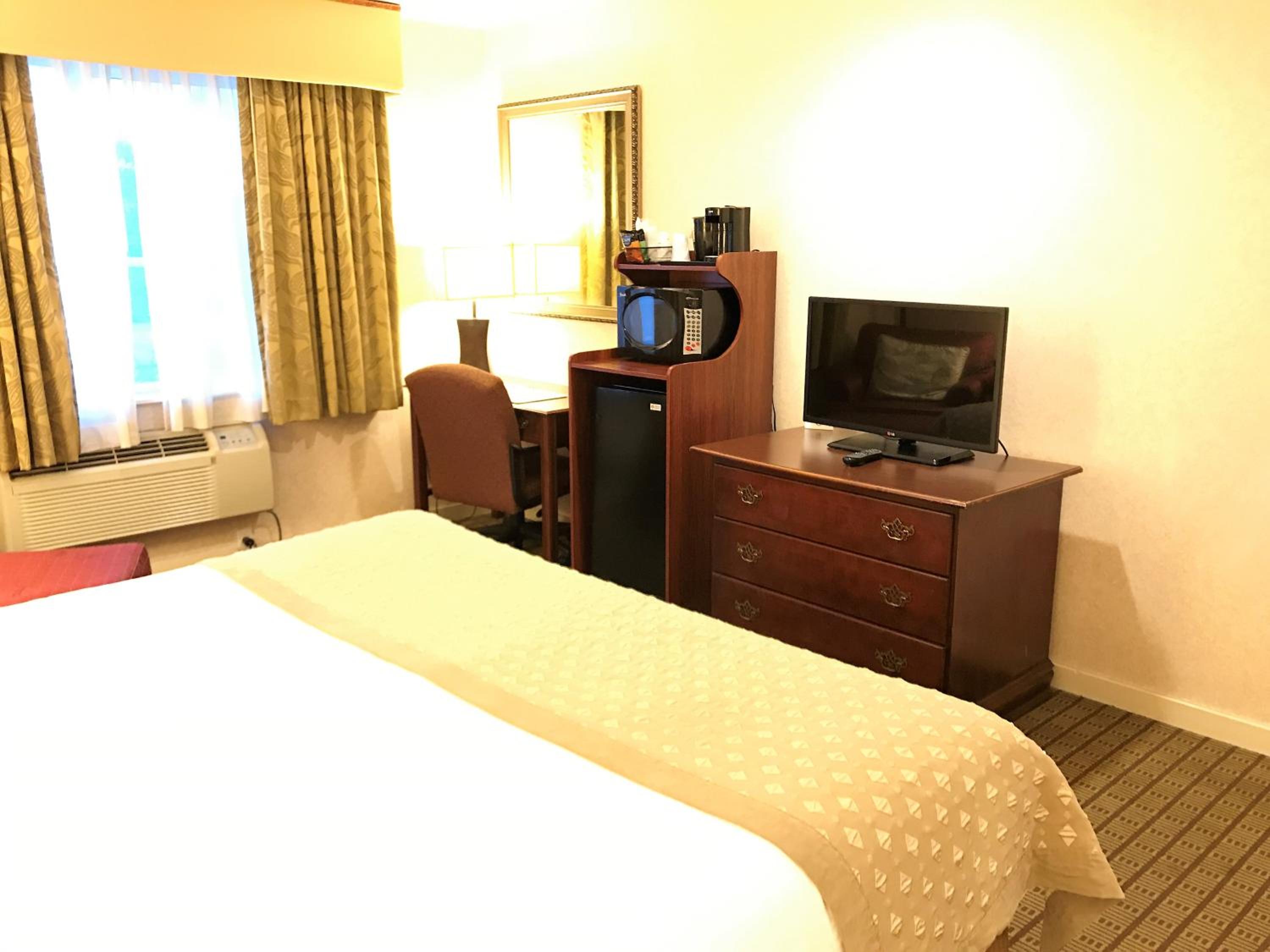 King Room - Non-Smoking - Photo 6