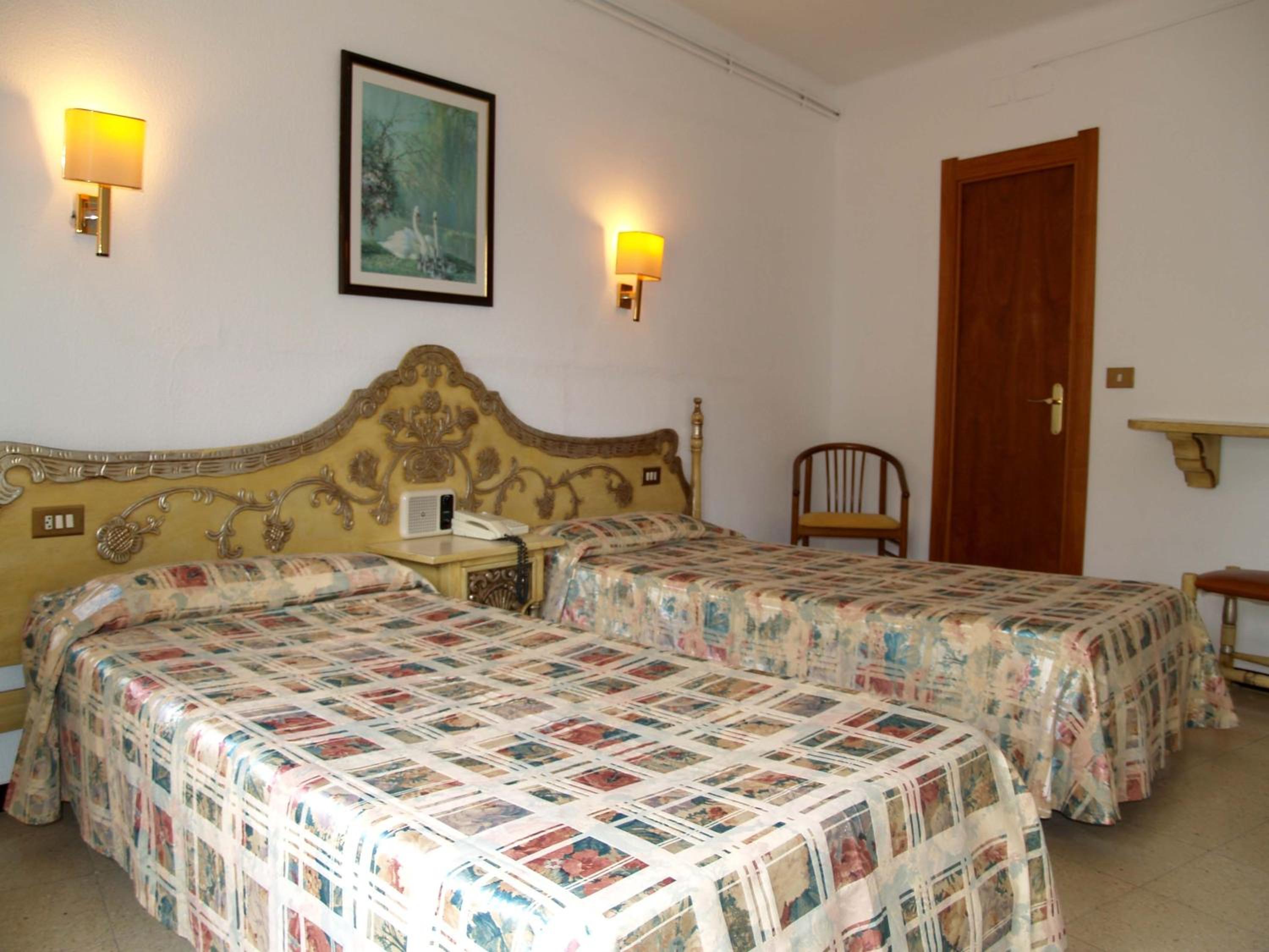 Double or Twin Room - Photo 2