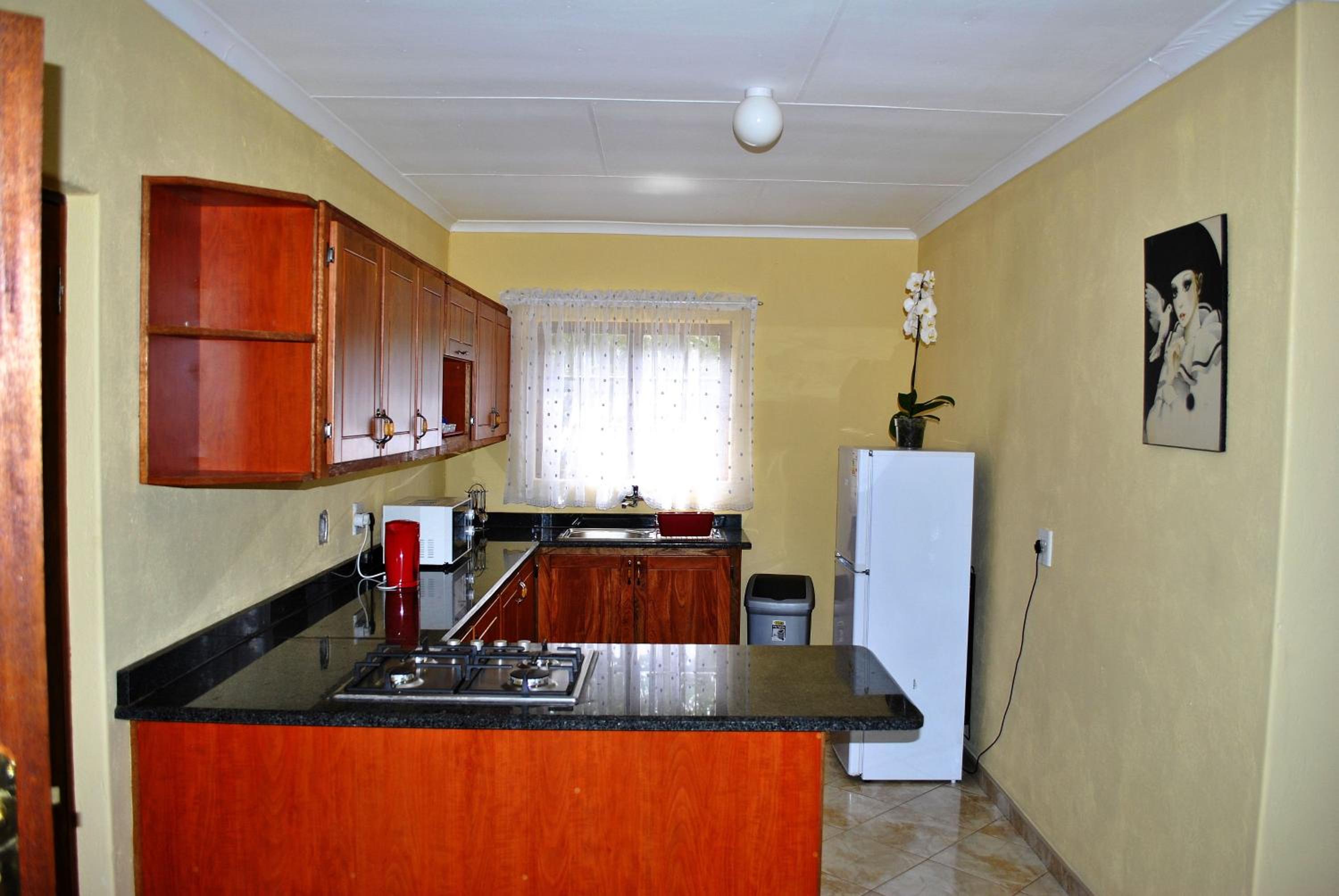 Two-Bedroom Cottage - Photo 21