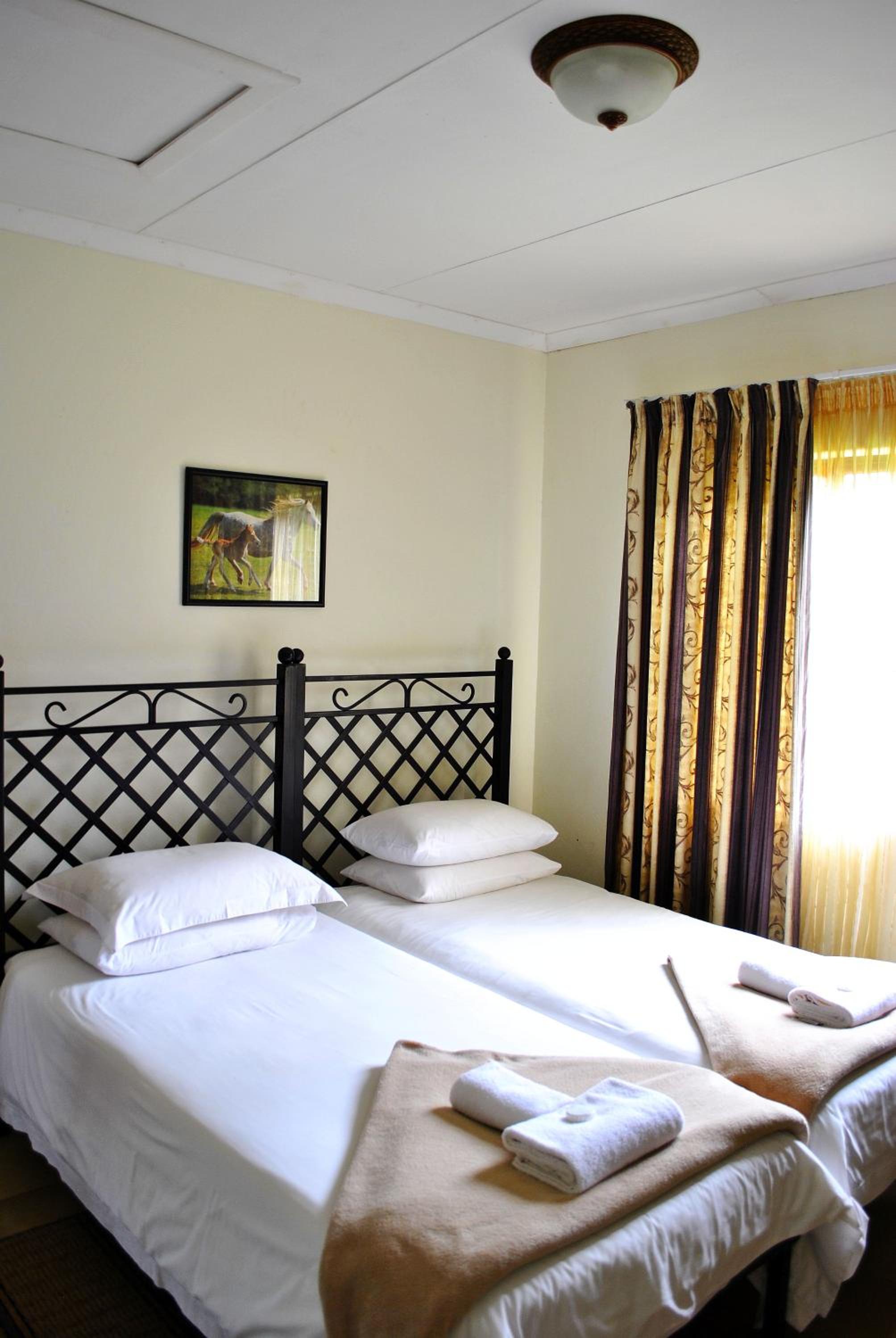 Twin or Double Room - Photo 7