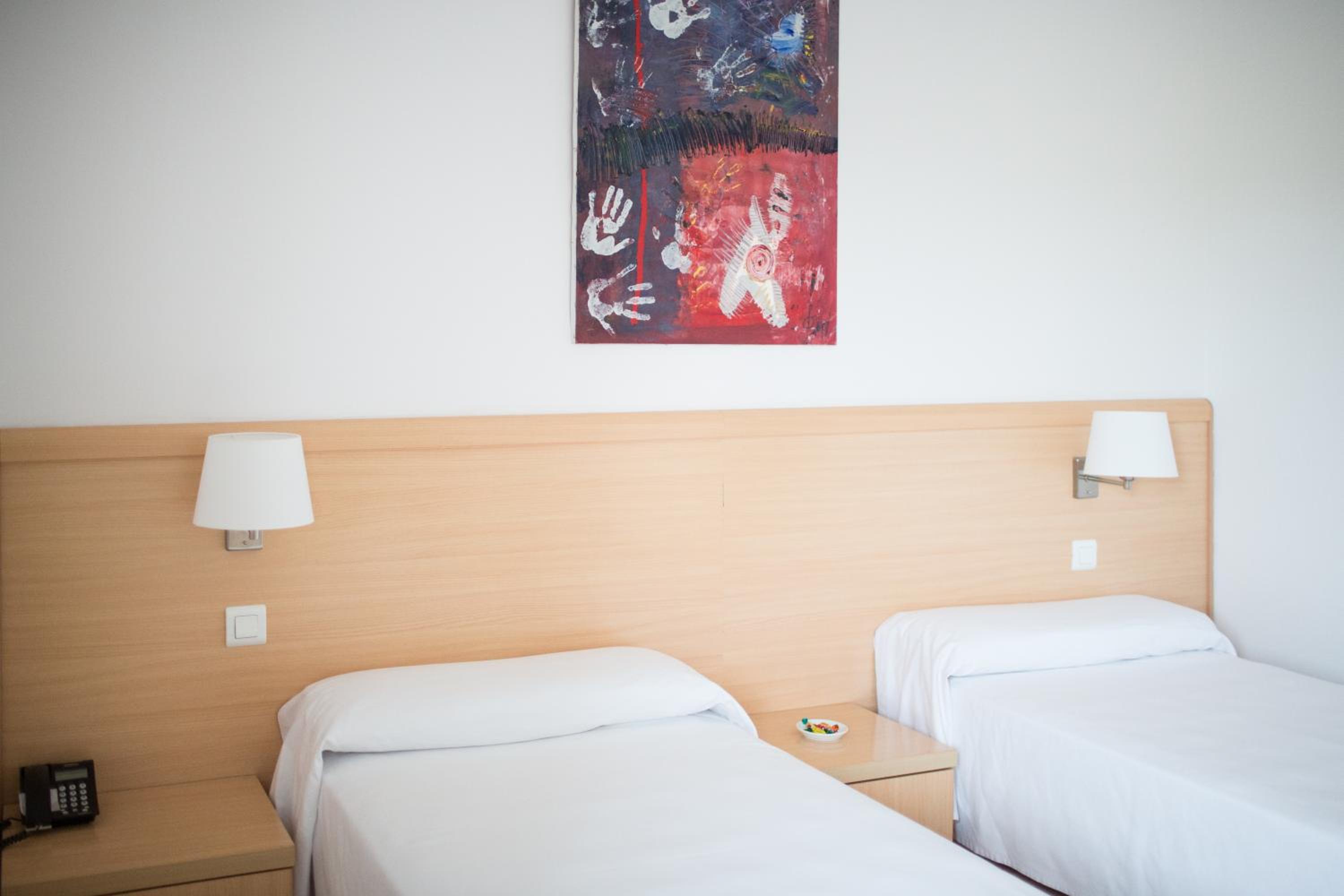 Twin Room - Photo 5
