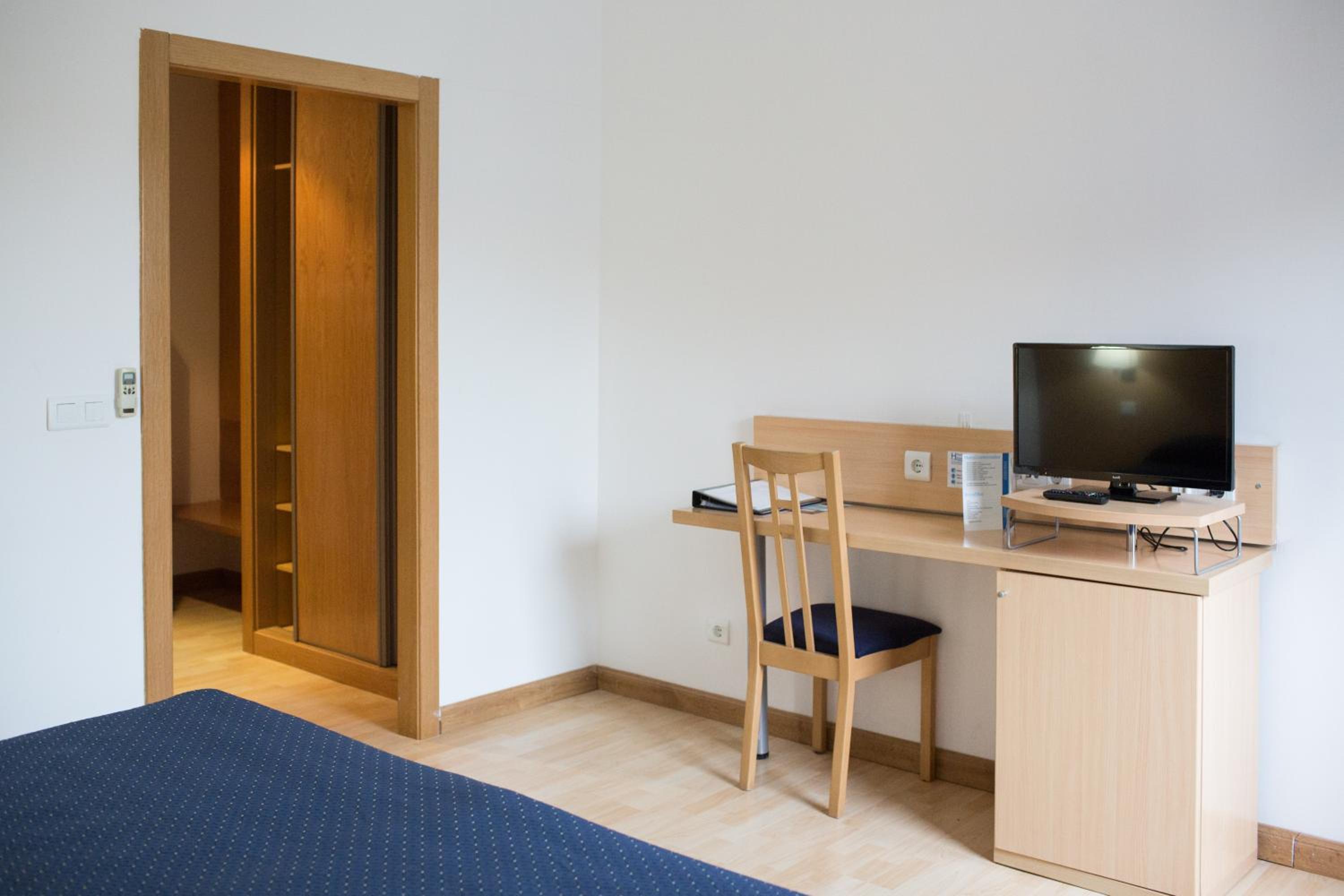 Family Room - Photo 13