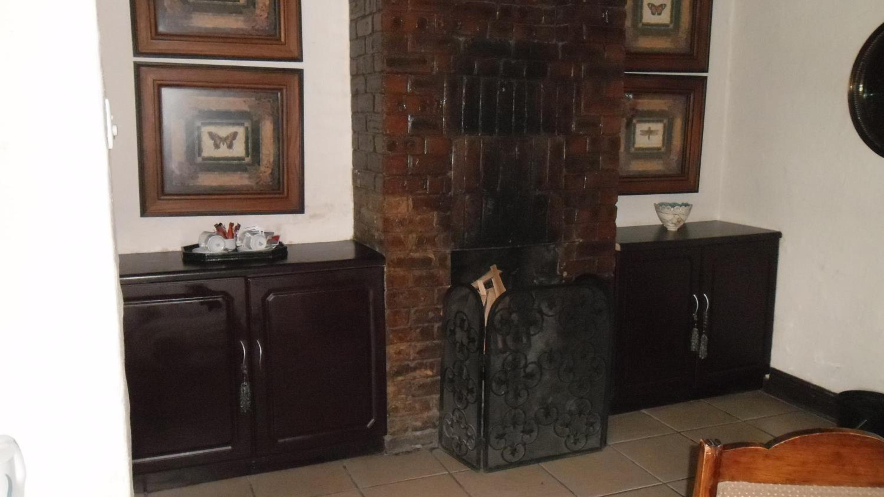 Lake Cottage - Photo 3
