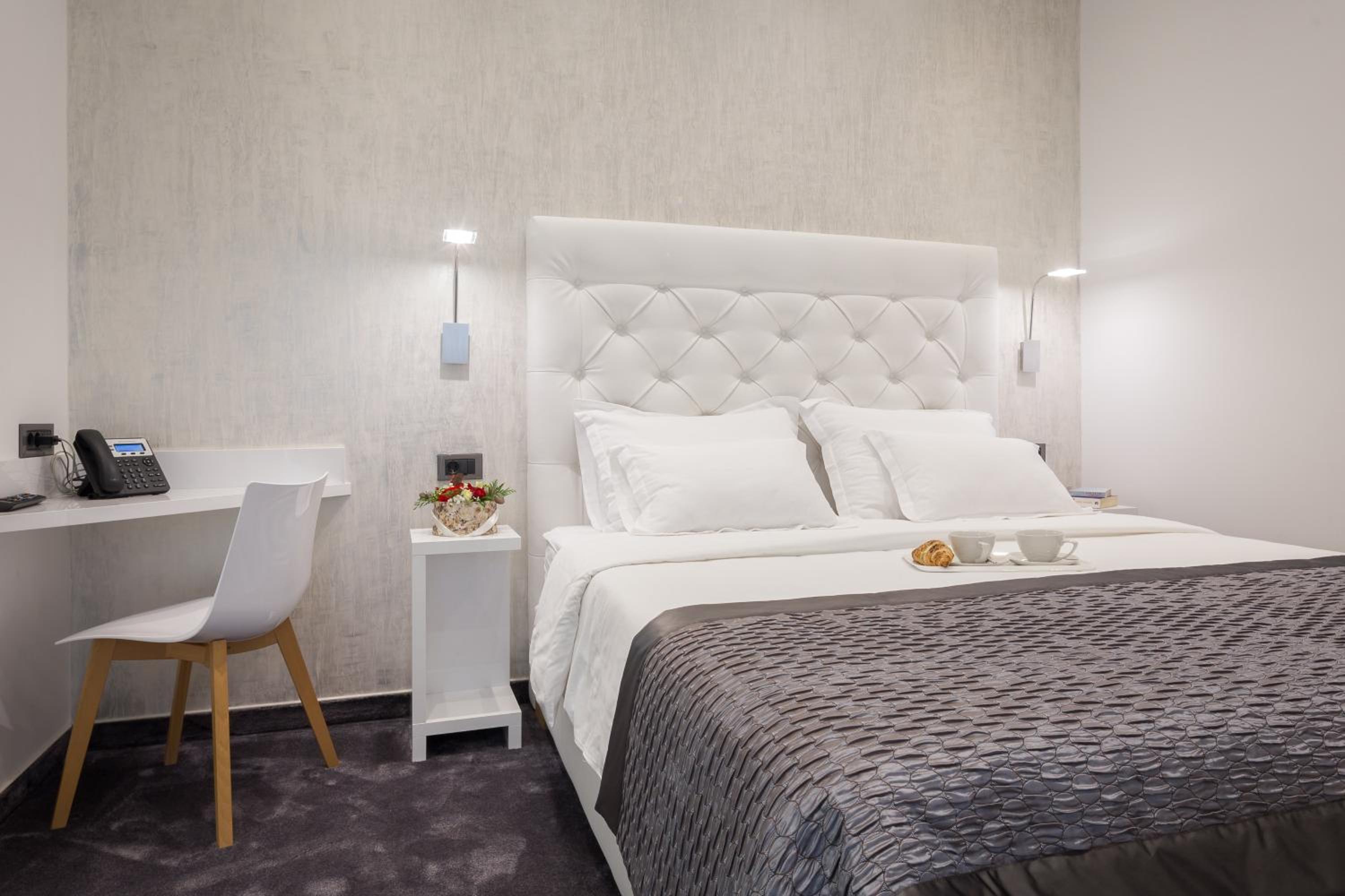 Appartamento Comfort con 2 Camere da Letto, Balcone e Vista Mare