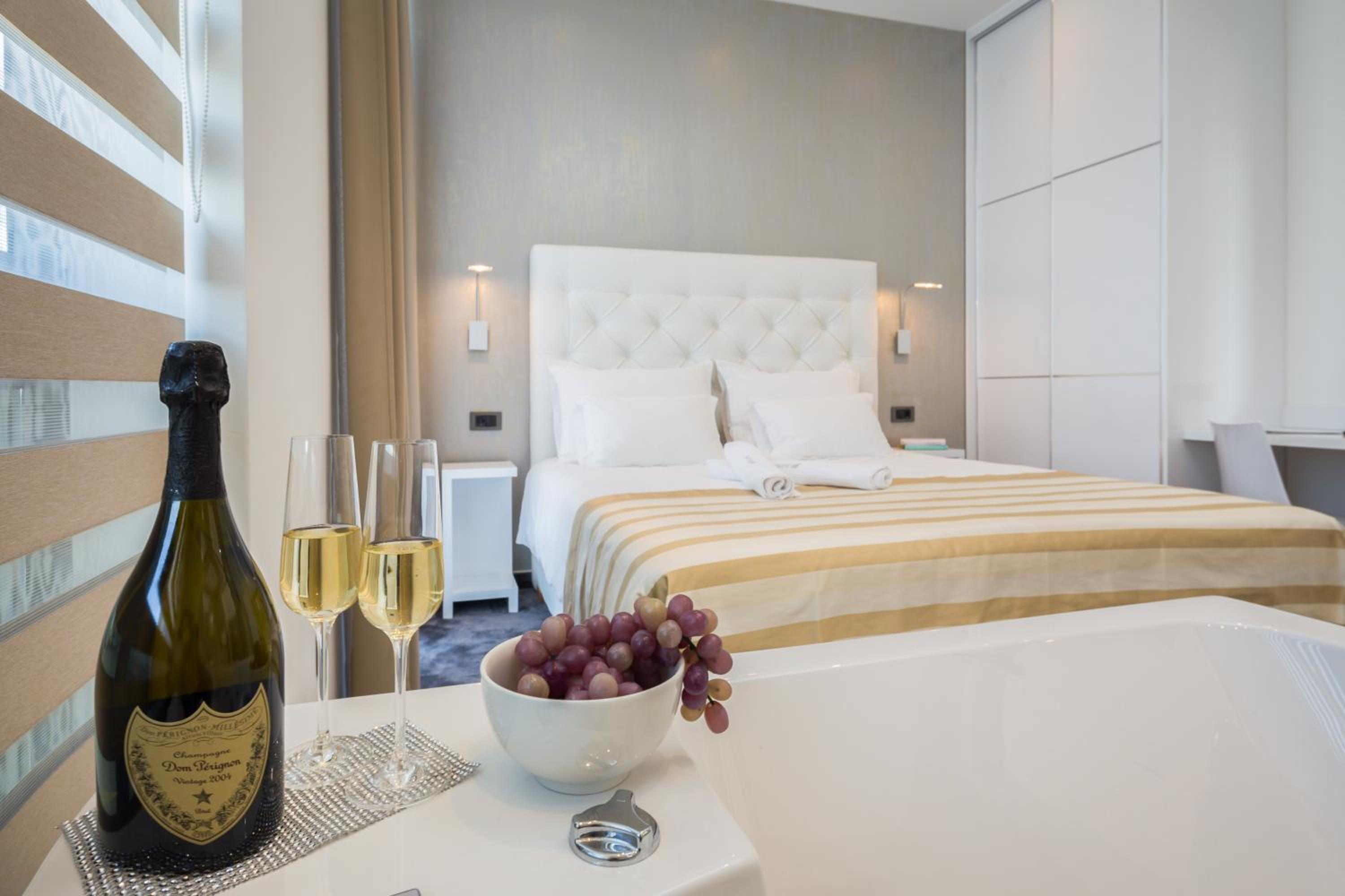Appartamento Superior con 2 Camere da Letto, Balcone e Vista Mare