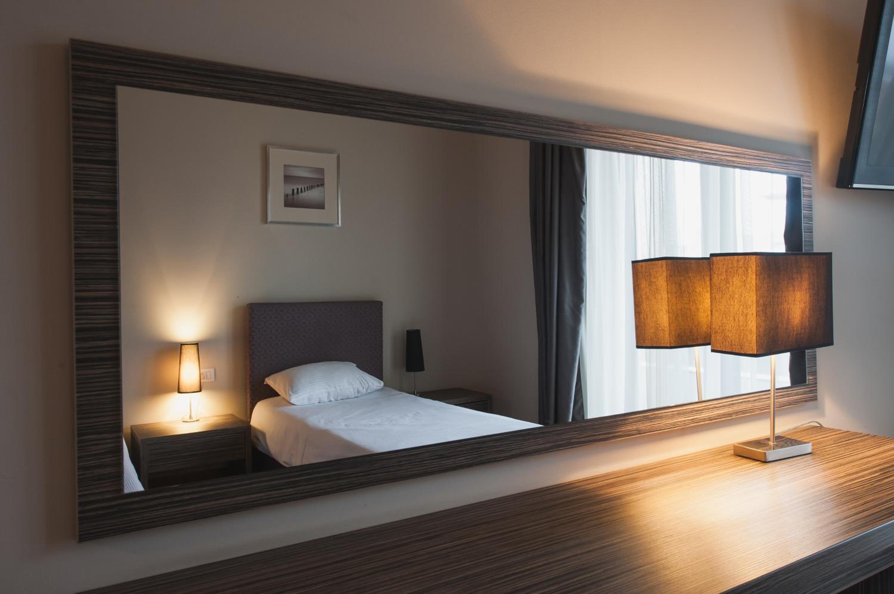Twin Room - Photo 3
