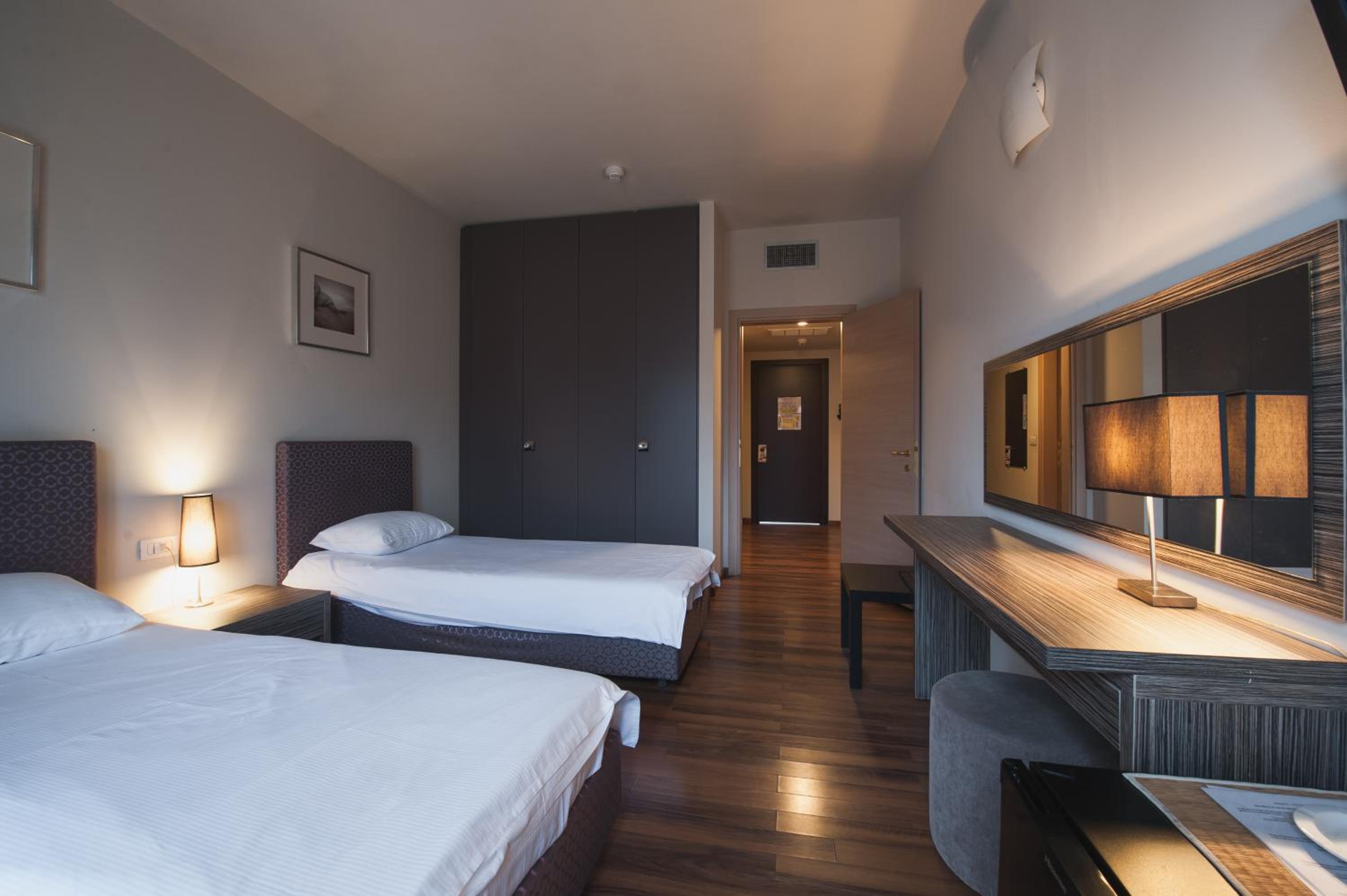Twin Room - Photo 4