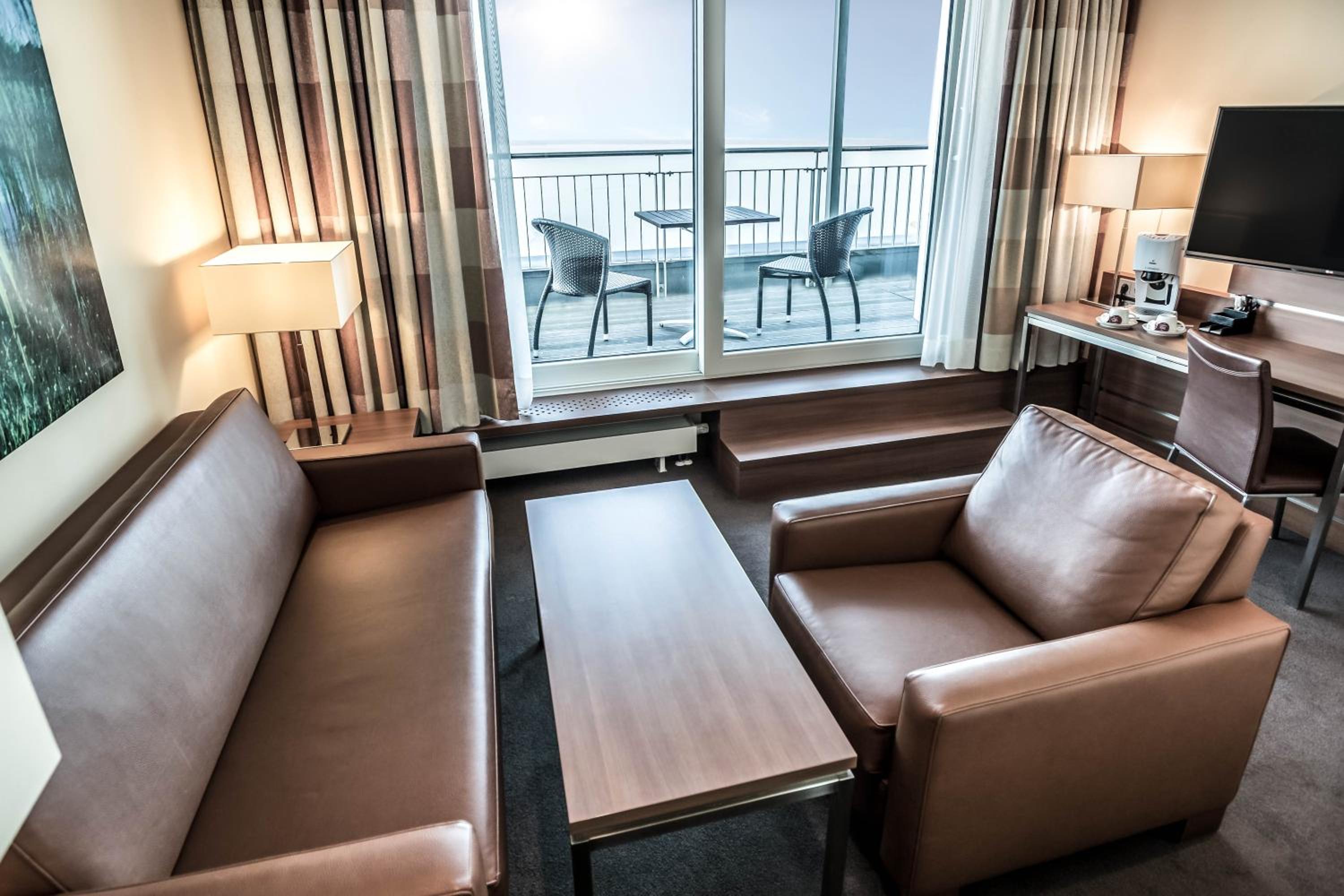 Executive Suite with Lake View - Photo 7
