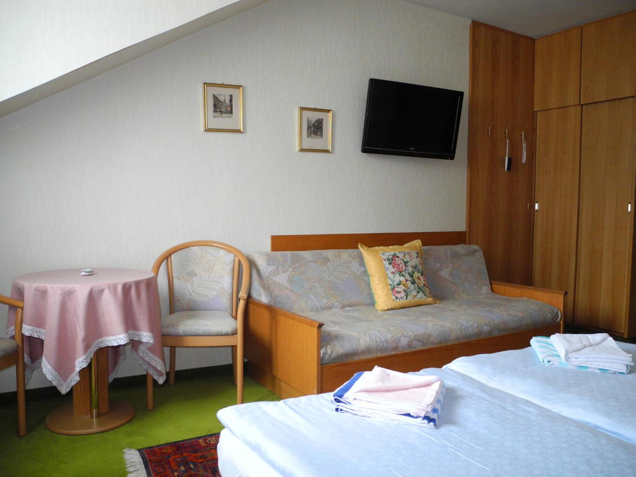 Triple Room - Photo 7