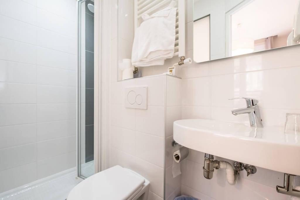 Double Room with Private Bathroom photo 3