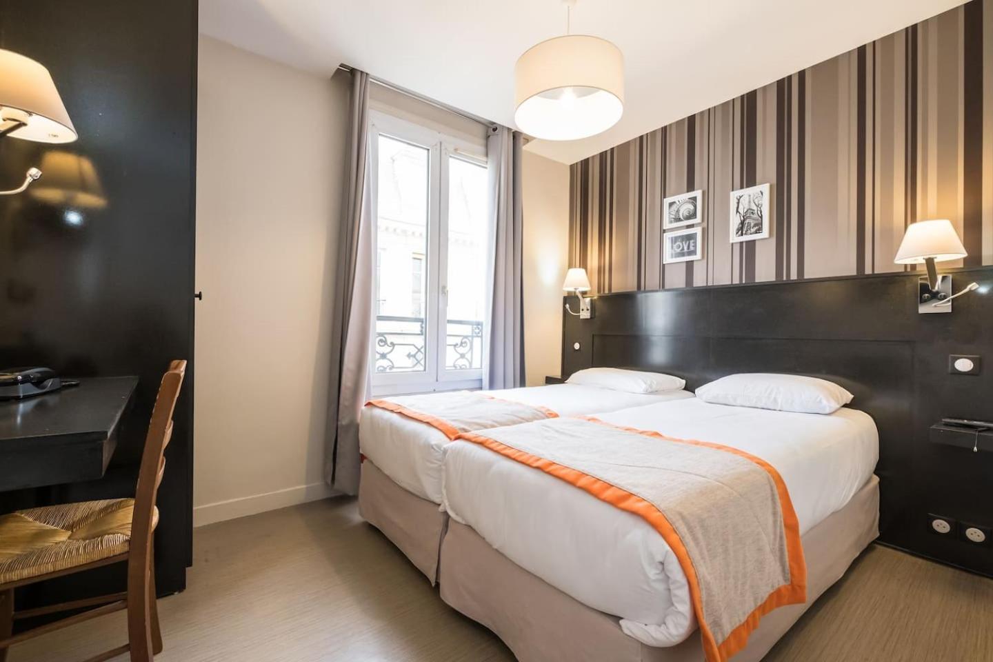 Twin Room with Private Bathroom photo 1