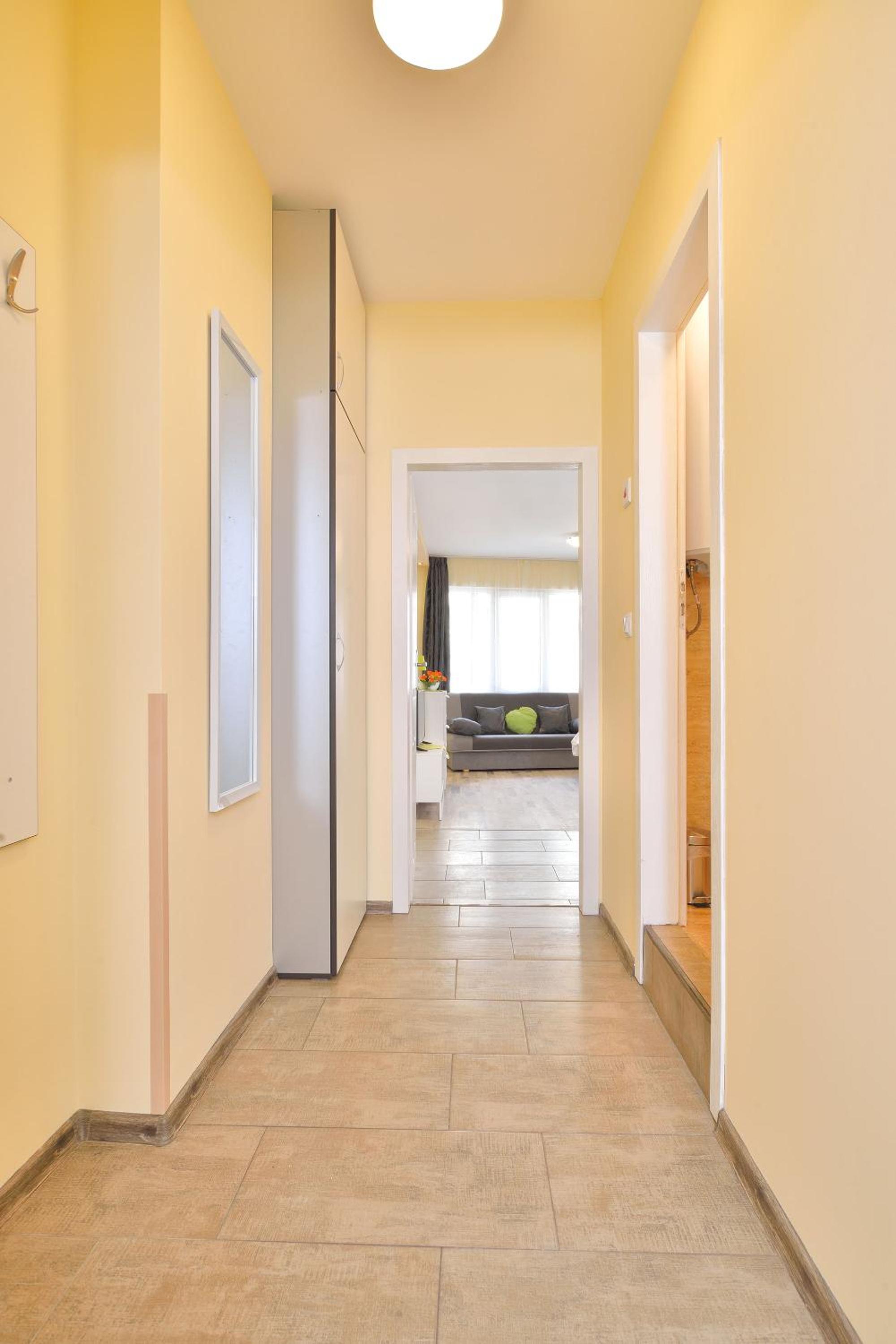 Apartment with Balcony photo 3