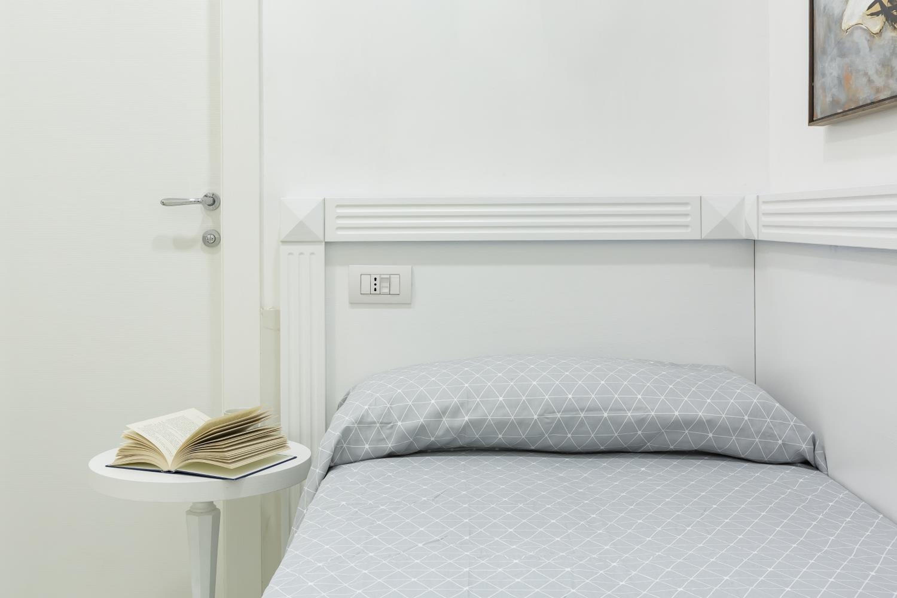 Single Room photo 3