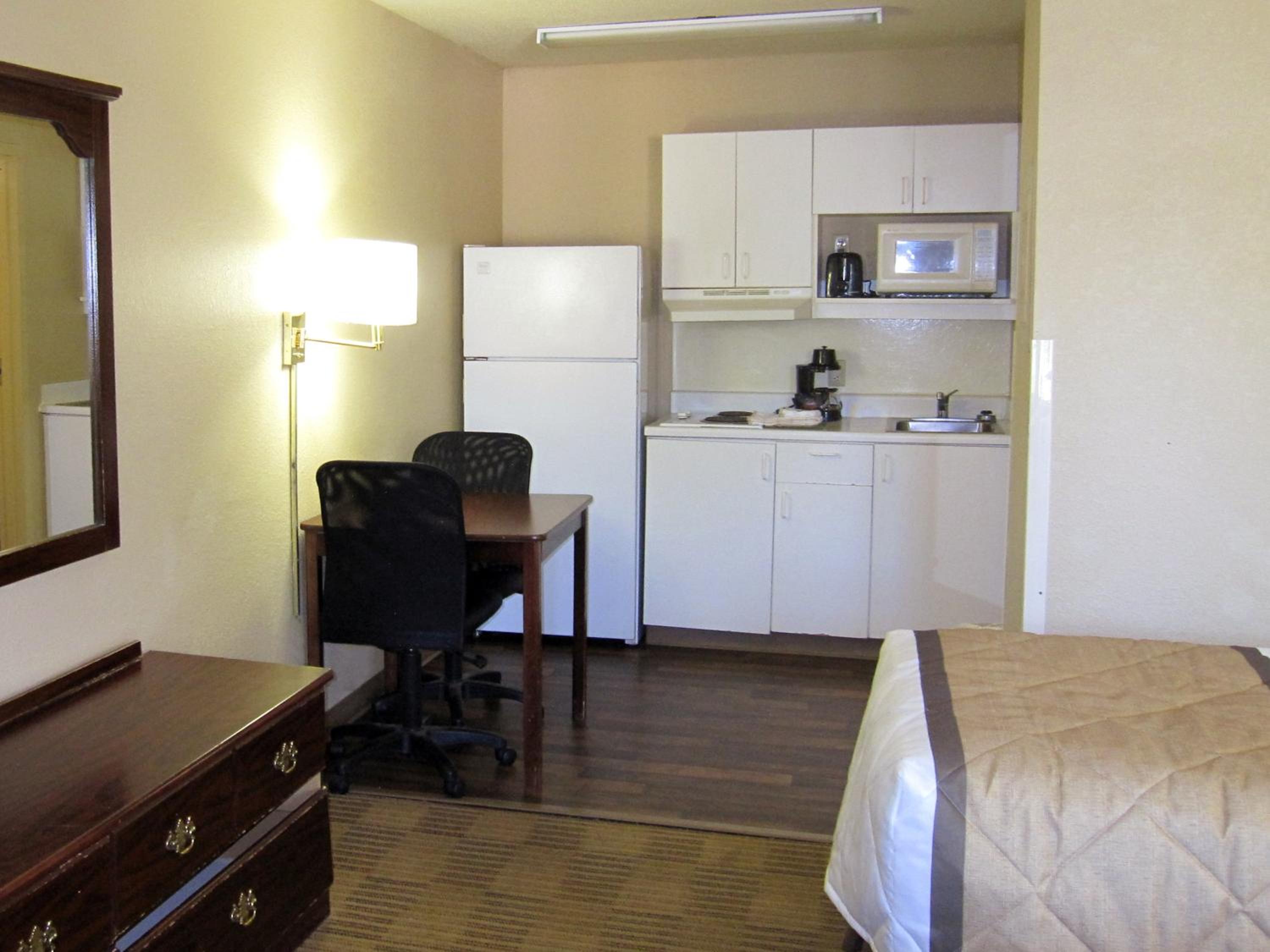 Studio with 2 Twin Beds - Non-Smoking - Photo 2