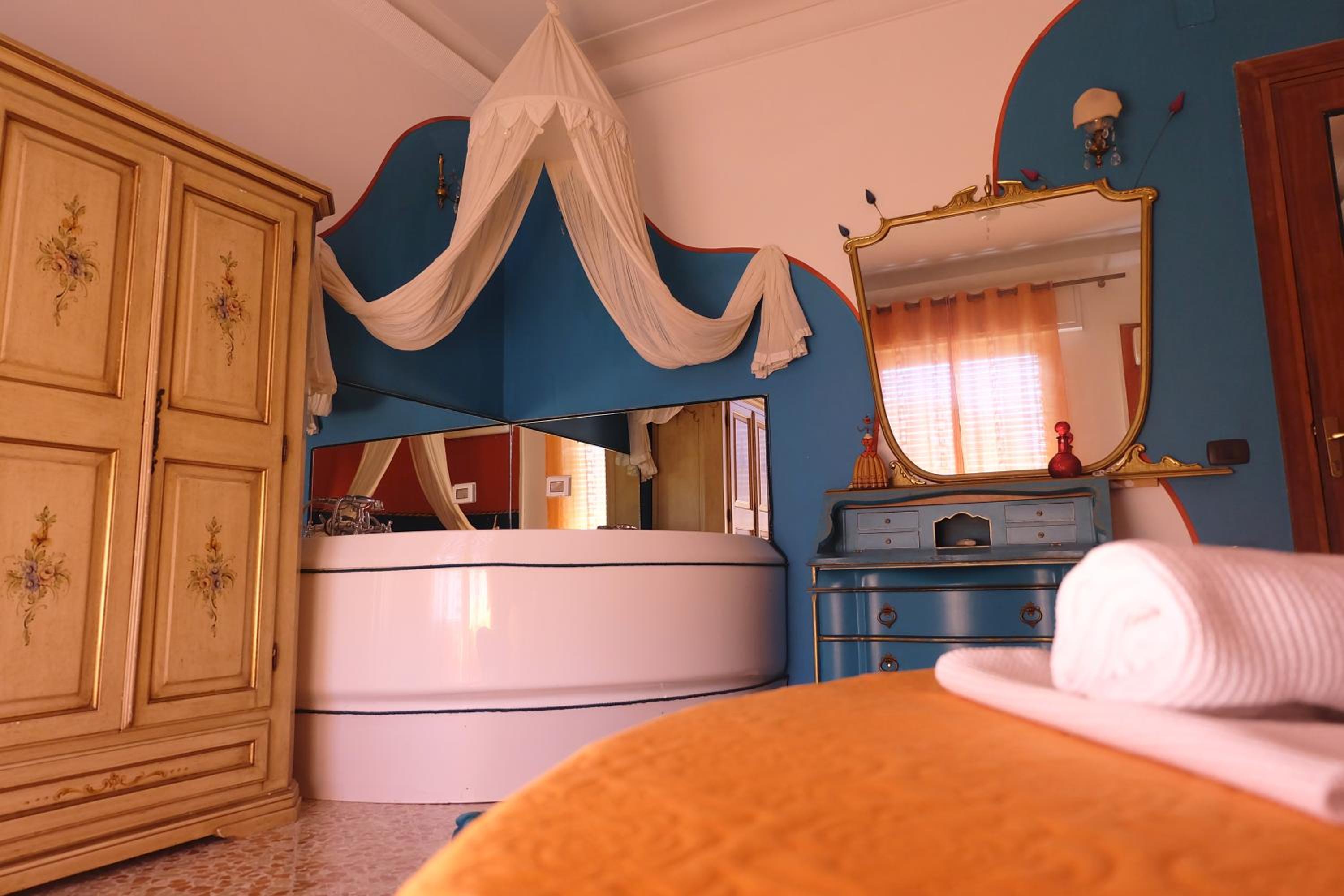 King Room with Spa Bath