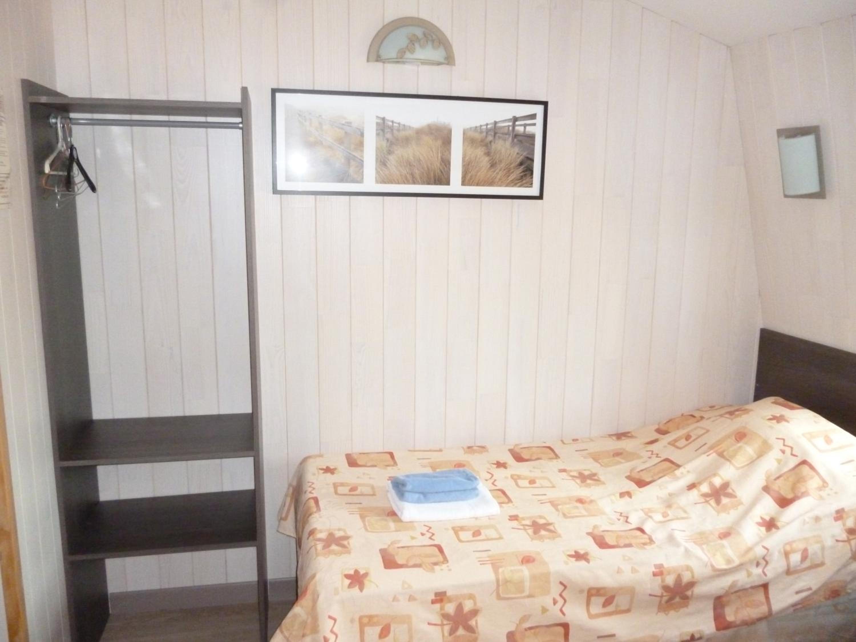 Twin Room - Photo 3