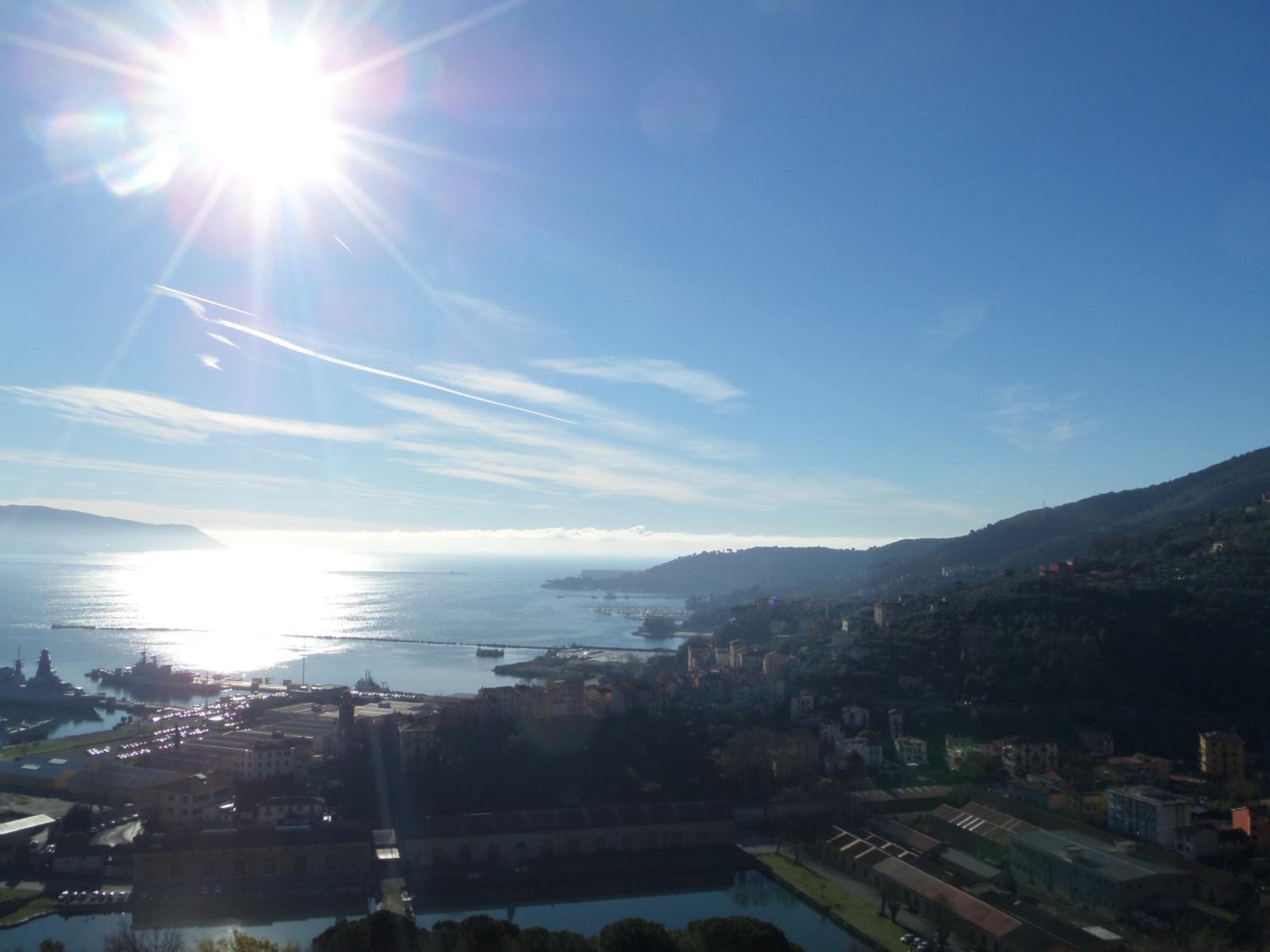 One-Bedroom Apartment with Sea View photo 2