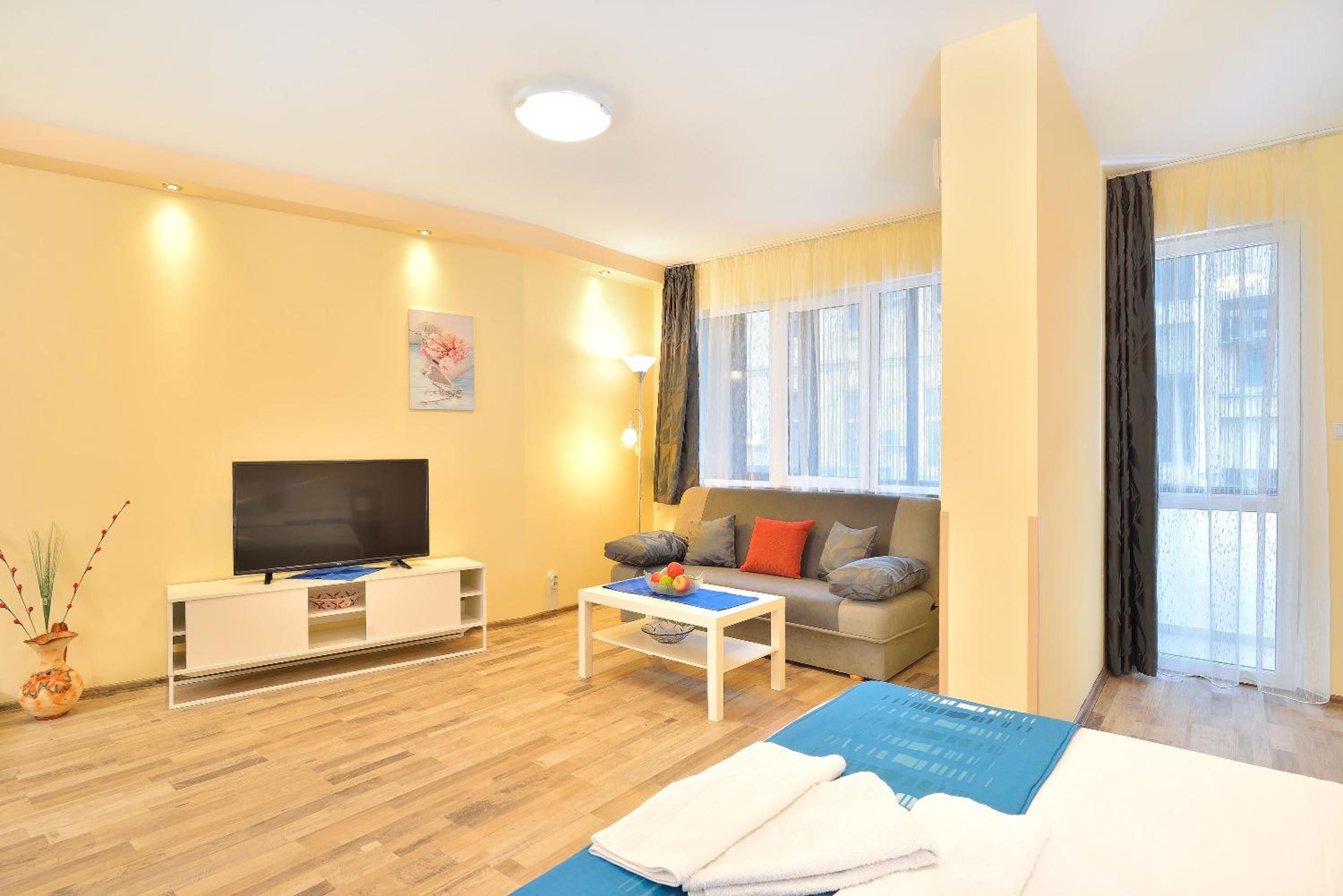 Apartment with Balcony photo 1