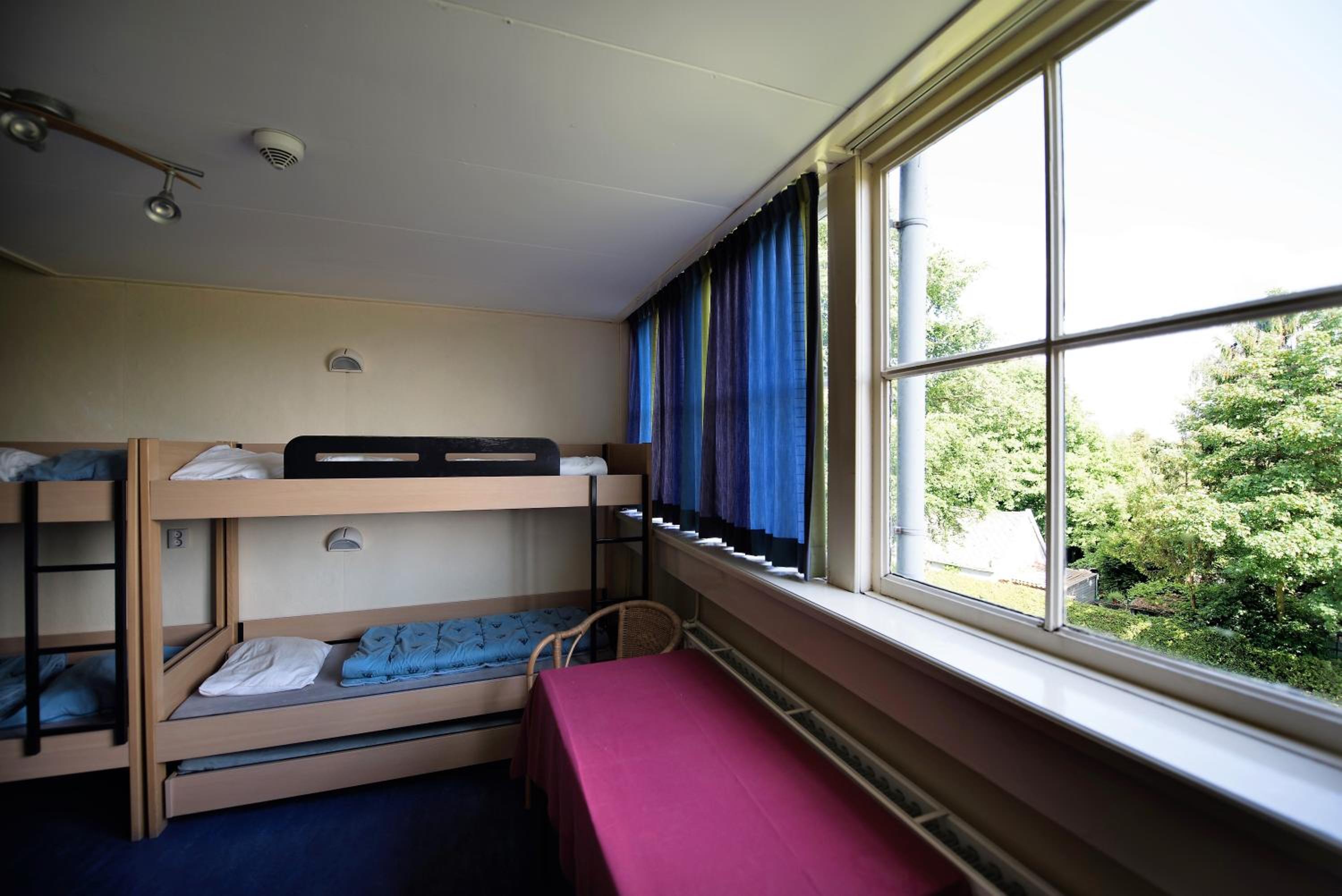 6-Bed Mixed Dormitory Room photo 1