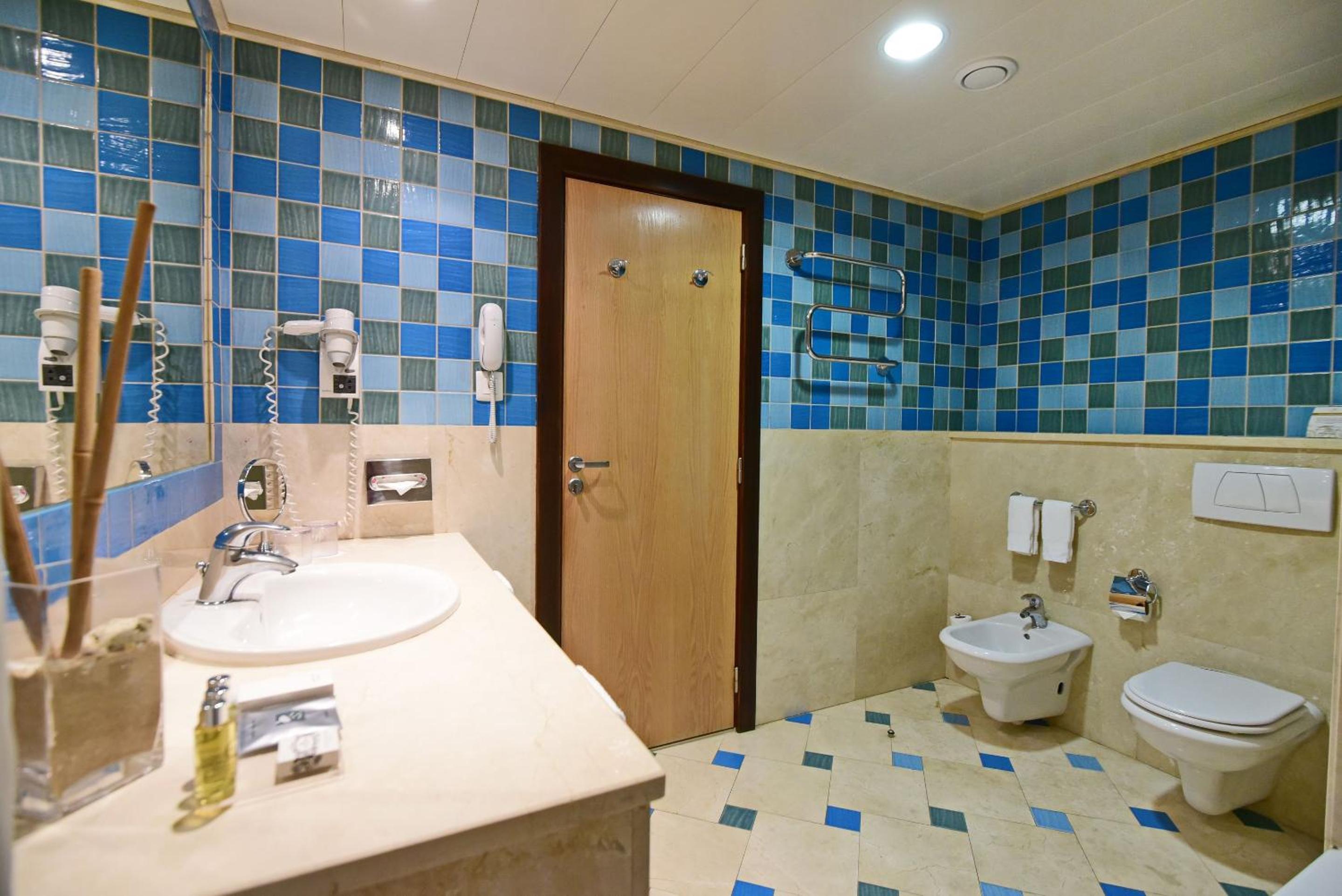 Double/Twin Room with Resort View - Photo 3