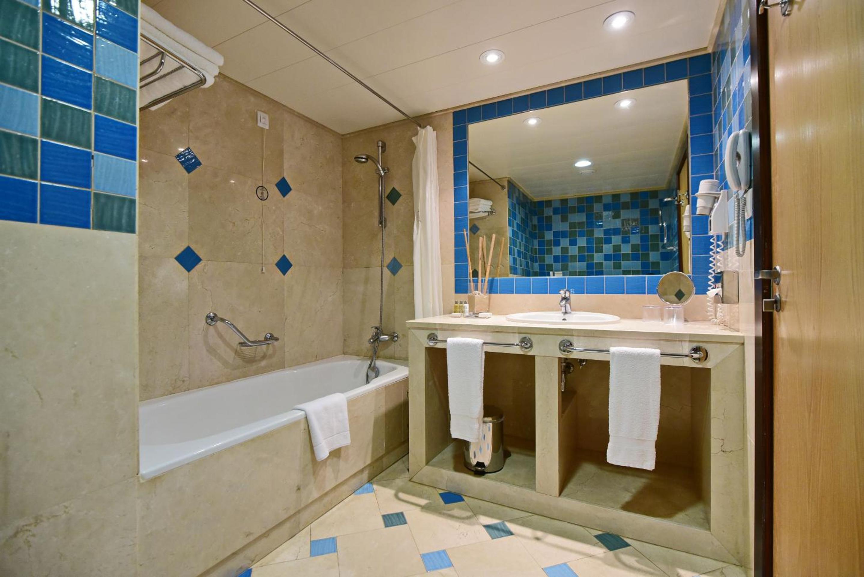 Suite with Sea View - Photo 5
