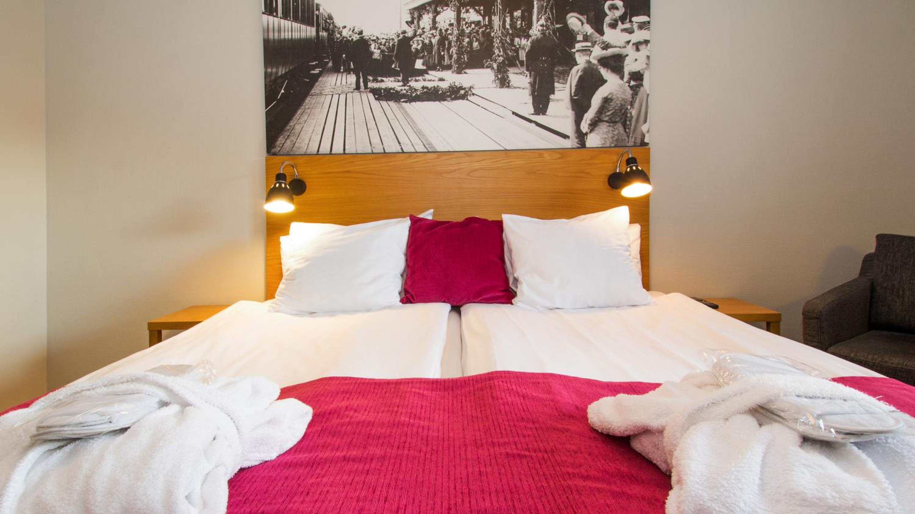 Standard Double Room - Non-Smoking - Photo 9