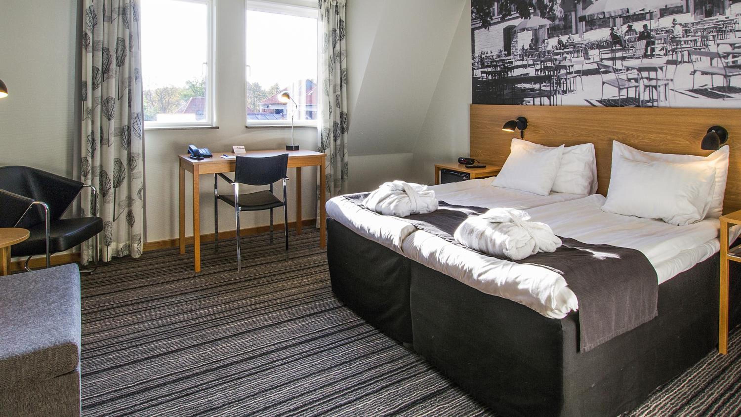Deluxe Double Room - Photo 9