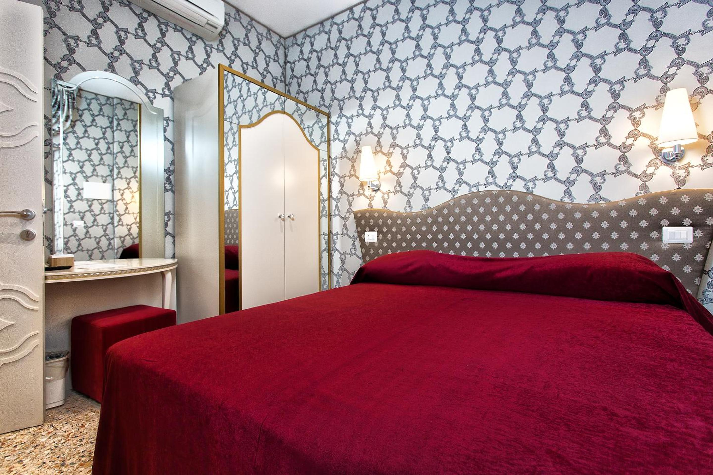Standard Double or Twin Room photo 1