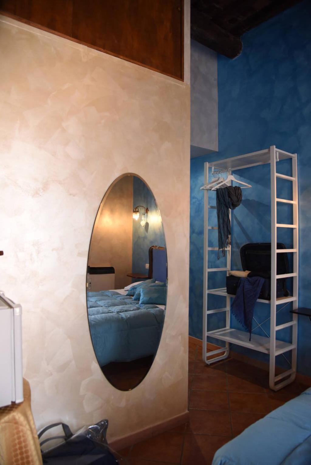 Double Room with Private Bathroom - Photo 17