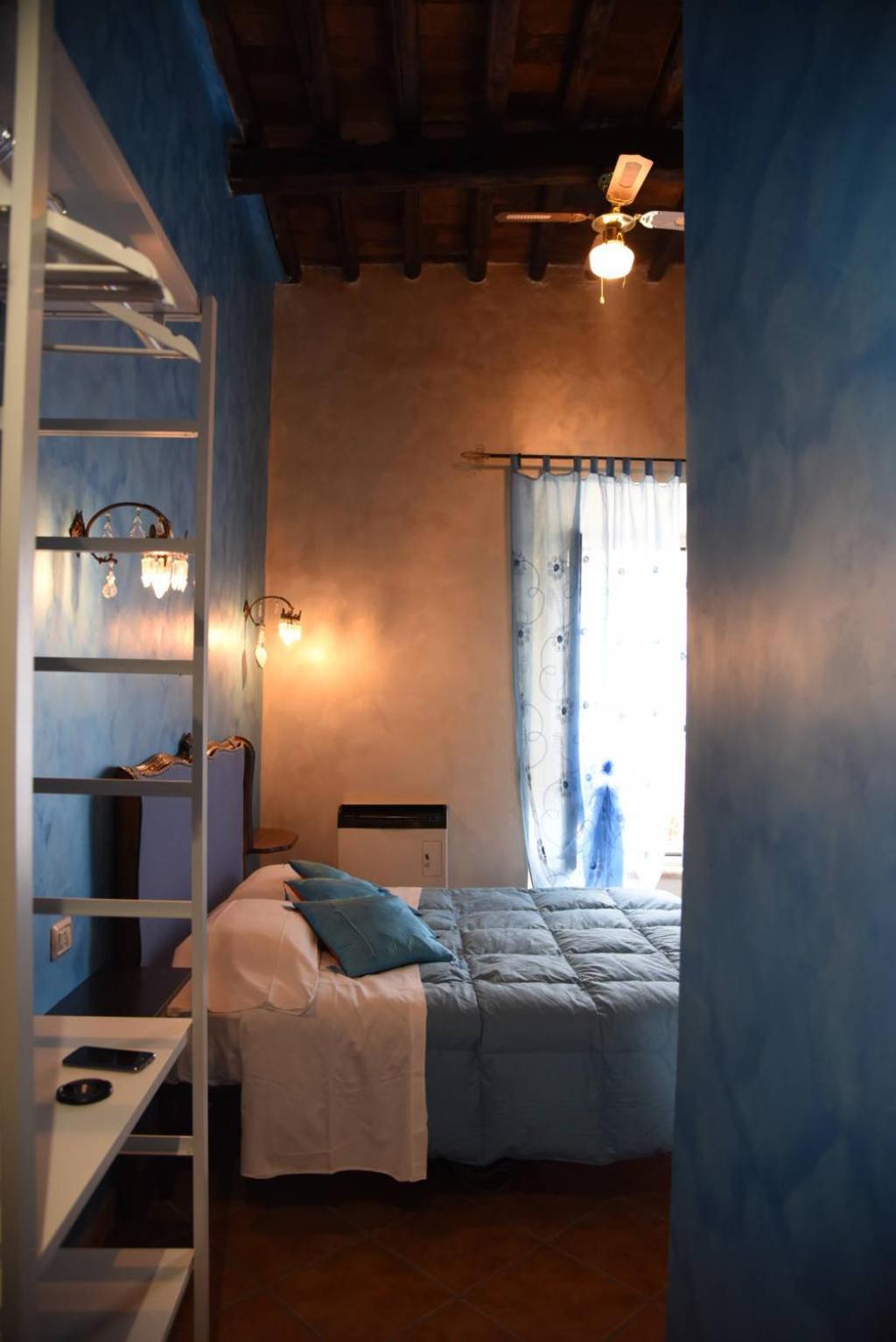 Double Room with Private Bathroom - Photo 8