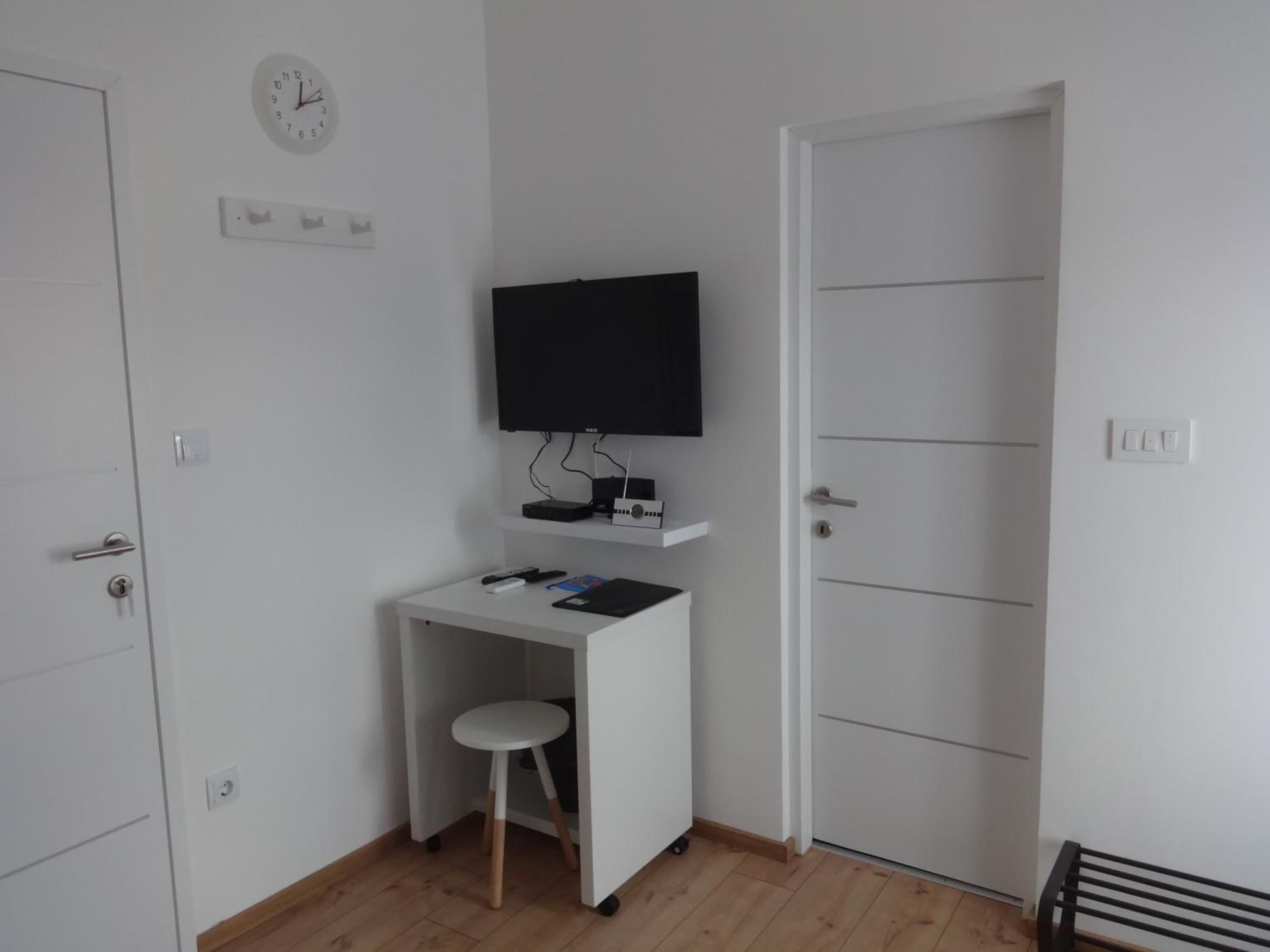 Deluxe Double Room - Photo 8