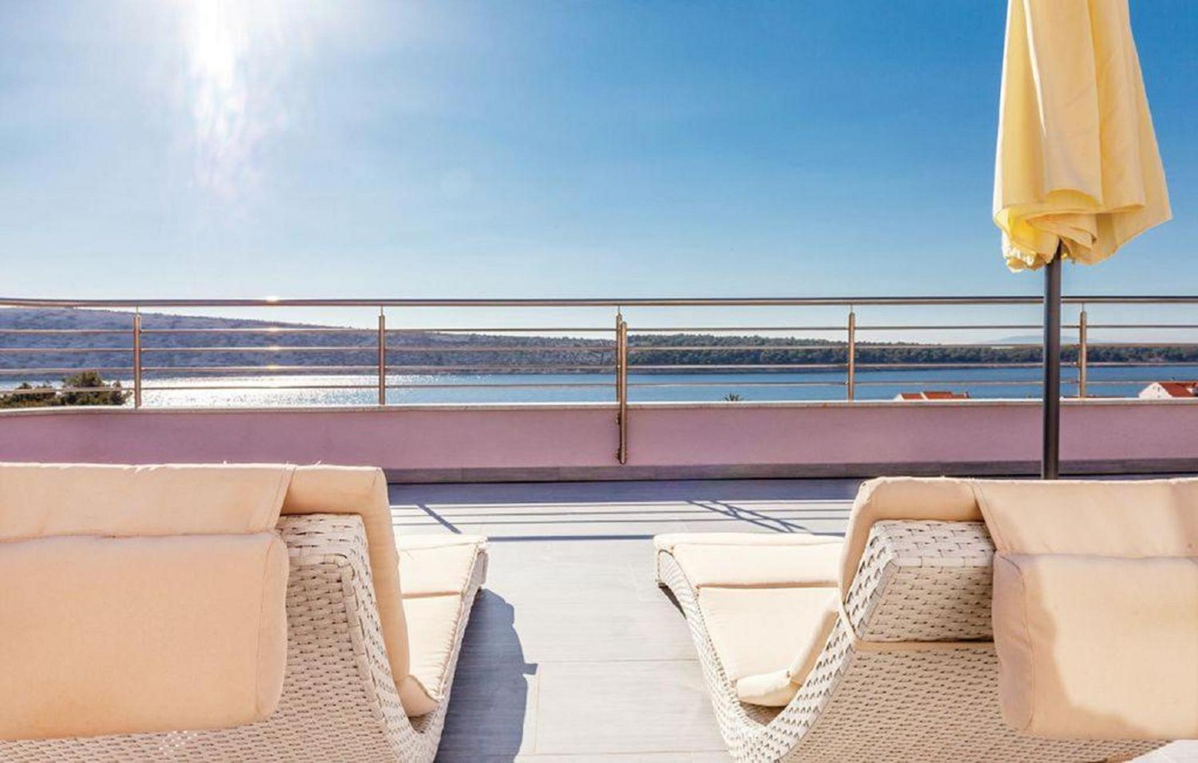 Penthouse One Bedroom Apartment with Terrace photo 1