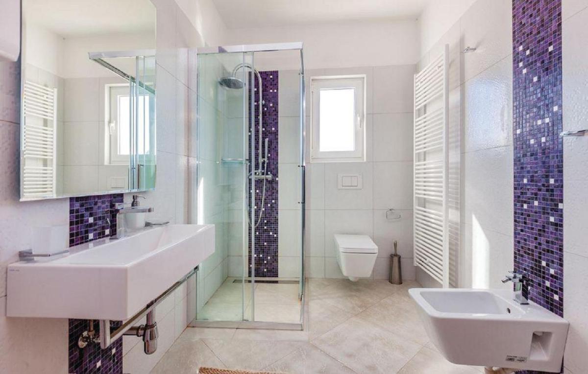 Luxury Two-Bedroom Apartment with Two Balconies and Sea View photo 3