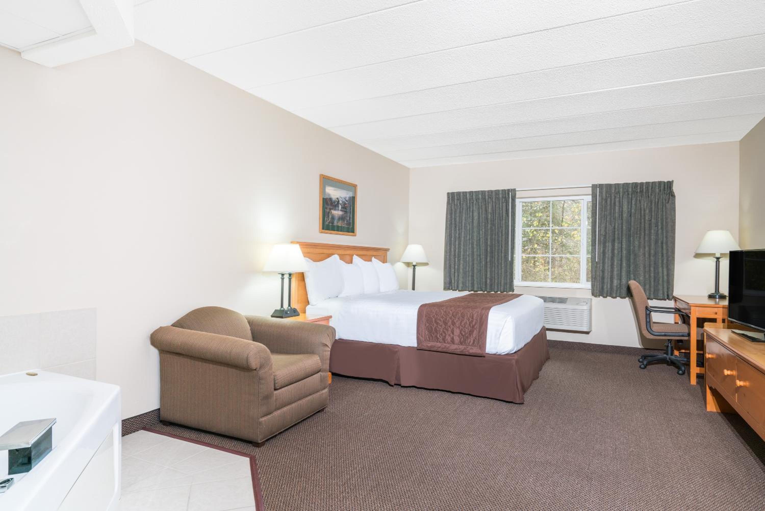 King Suite - Non-Smoking - Photo 1