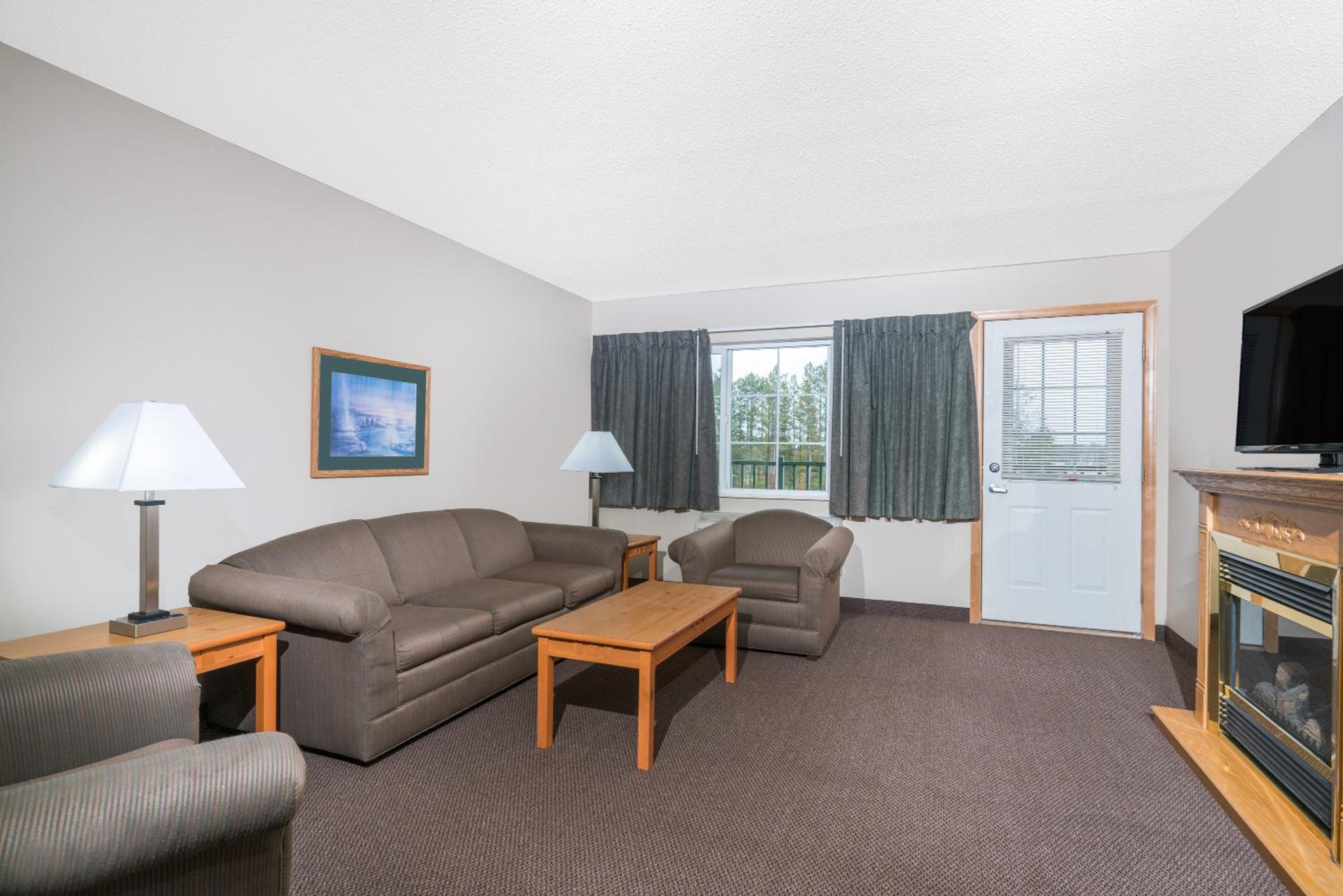 Deluxe Queen Studio with Two Queen Beds - Non-Smoking - Photo 3