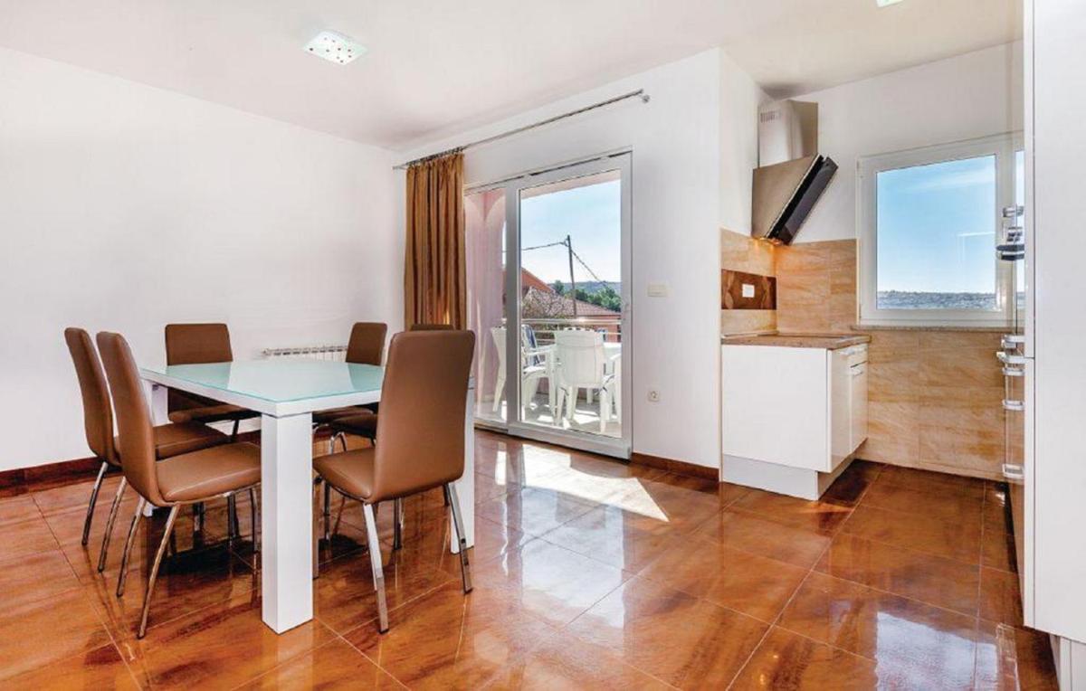 Two-Bedroom Apartment with Two Balconies and Sea View photo 3