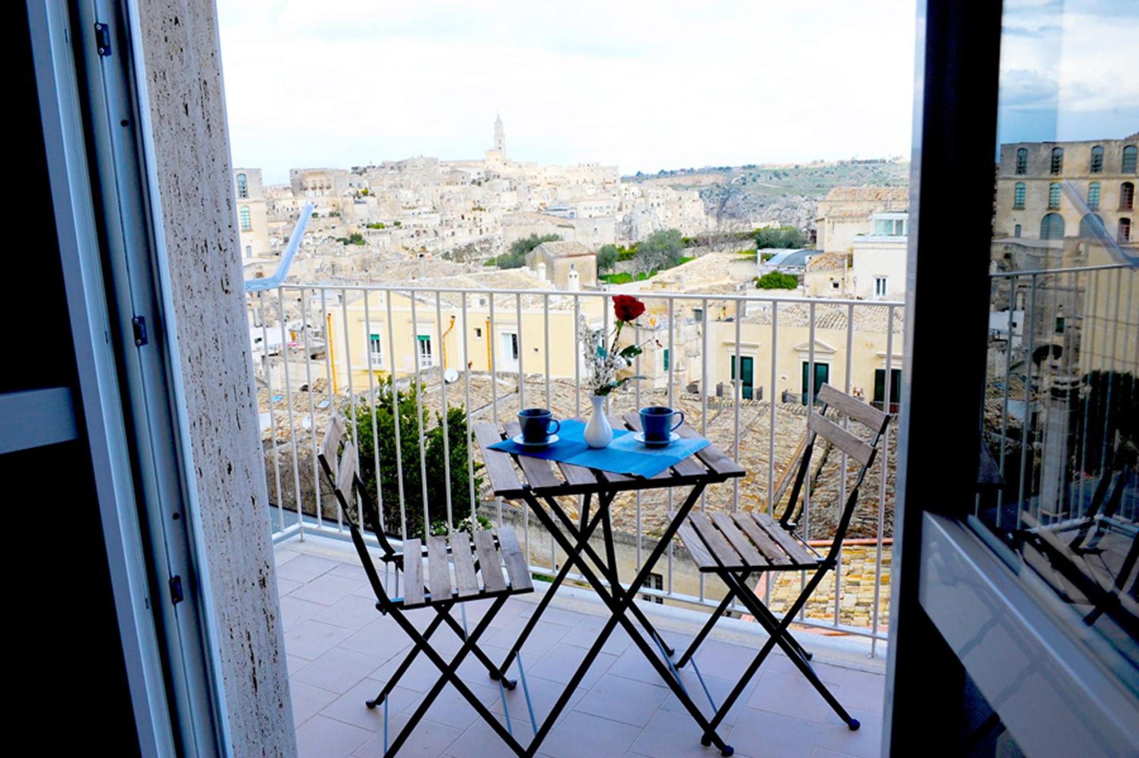Junior Suite with Balcony and View - Photo 2