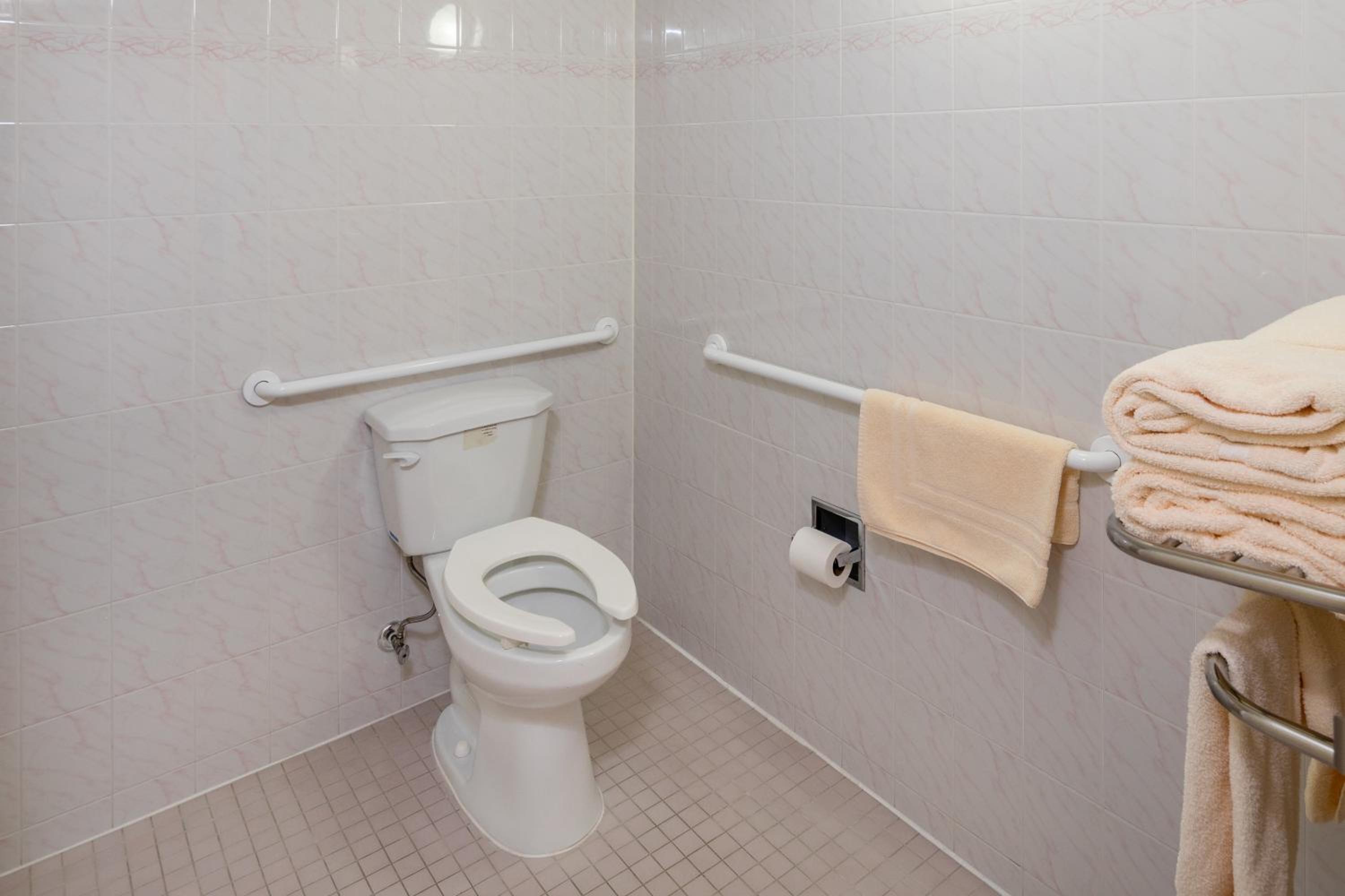 Room with One Queen Bed and One Single Bed - Disability Accessible/Non-Smoking