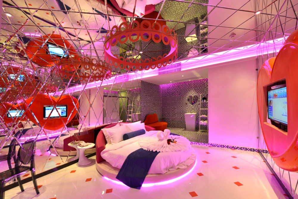 Romantic Double Room with Round Bed photo 1