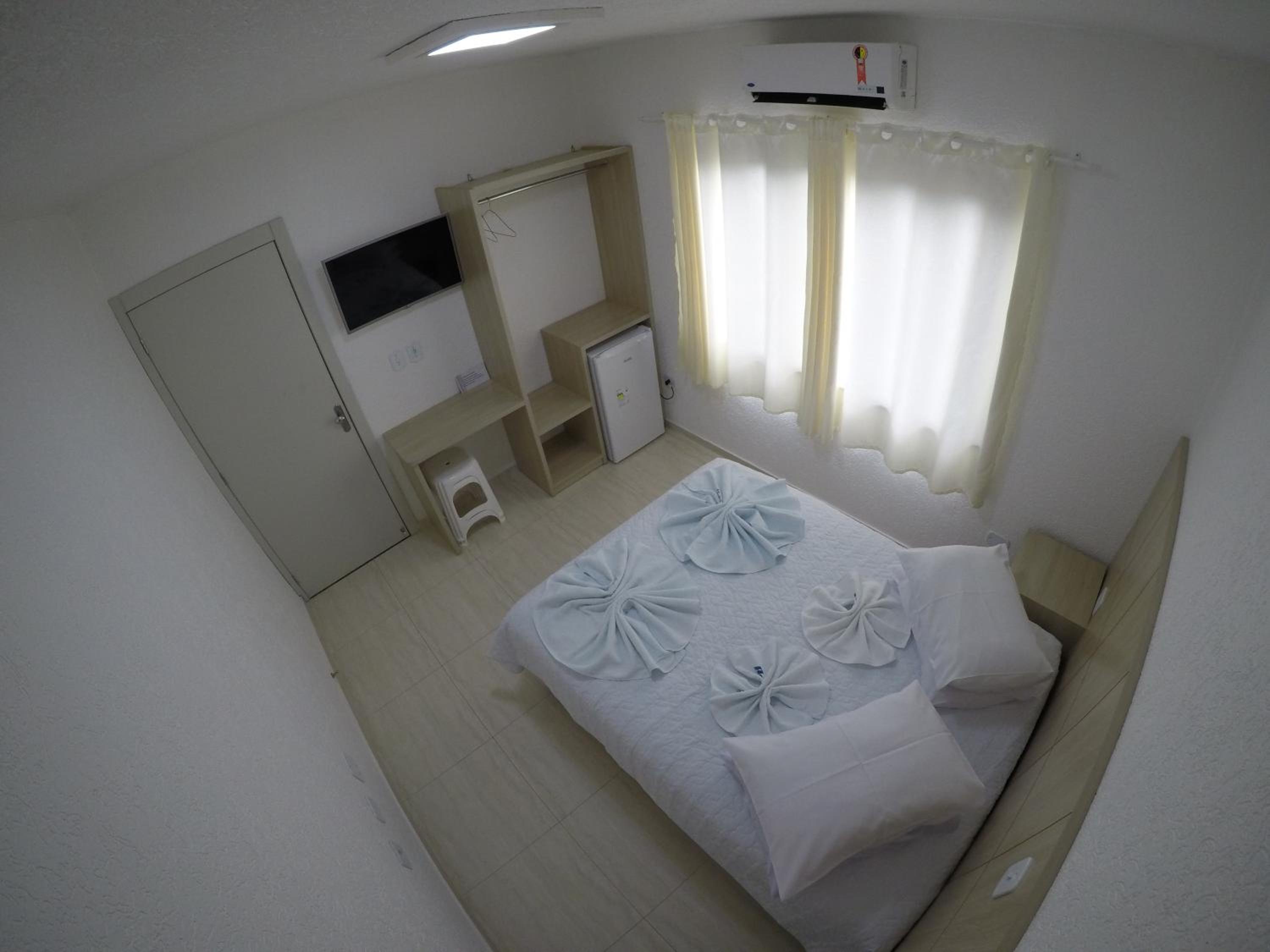 Double Room with Private Bathroom - Photo 2
