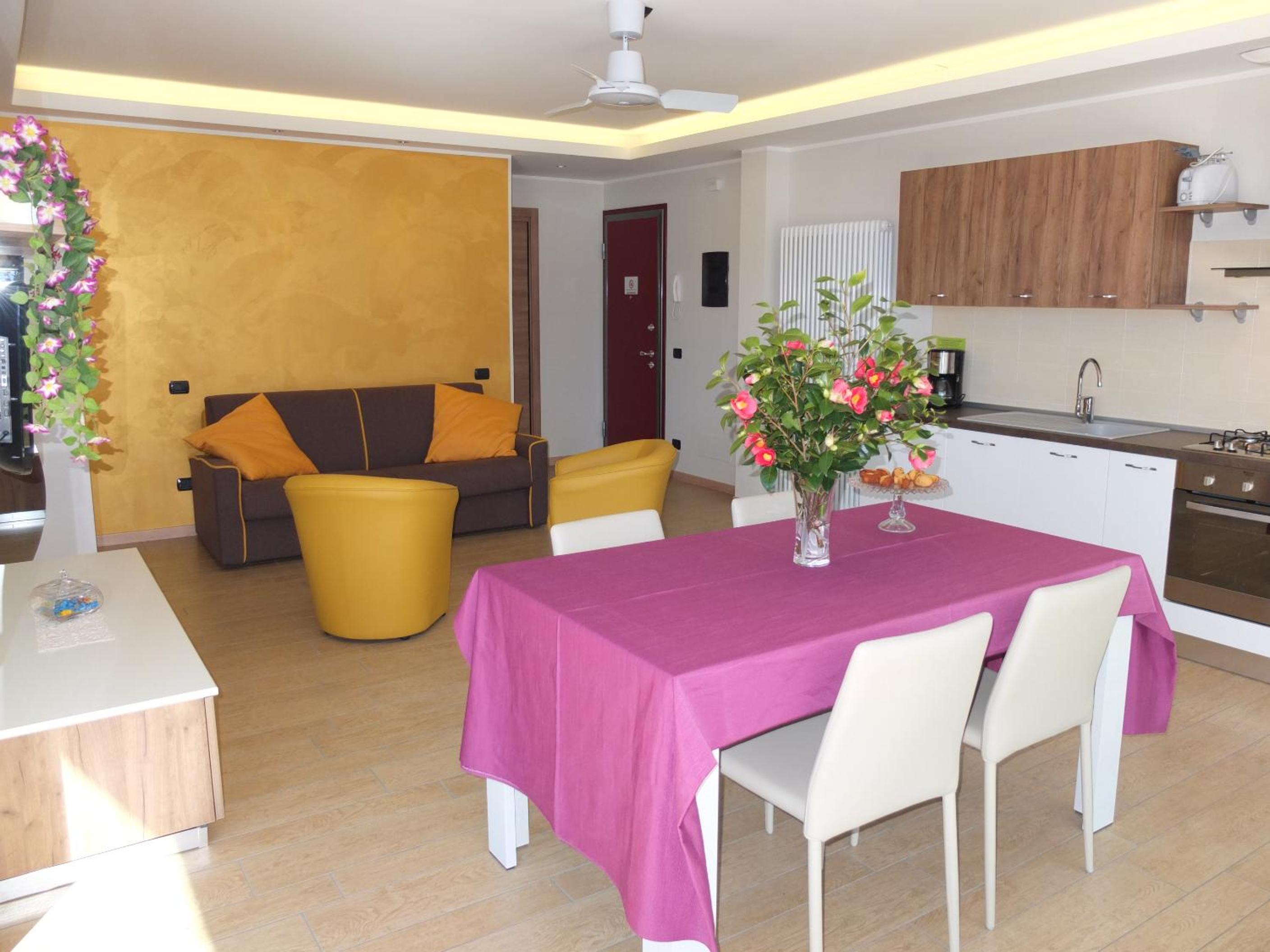Deluxe Two-Bedroom Apartment with Lake View photo 1