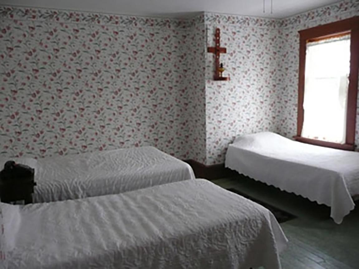 Five-Bedroom House photo 1