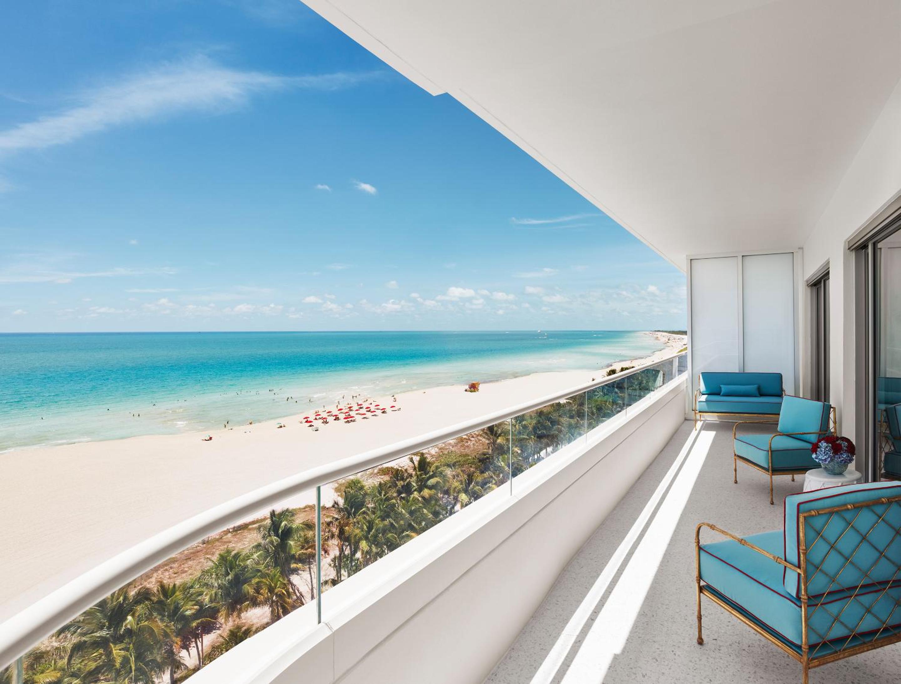 Premier Corner One-Bedroom King Suite - Ocean Front thumbnail 6