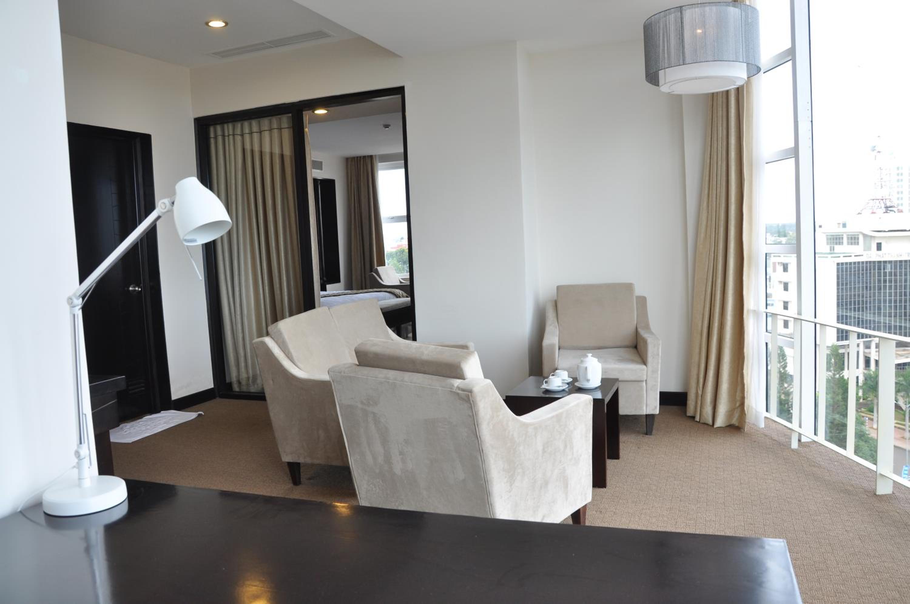 Suite - Photo 3