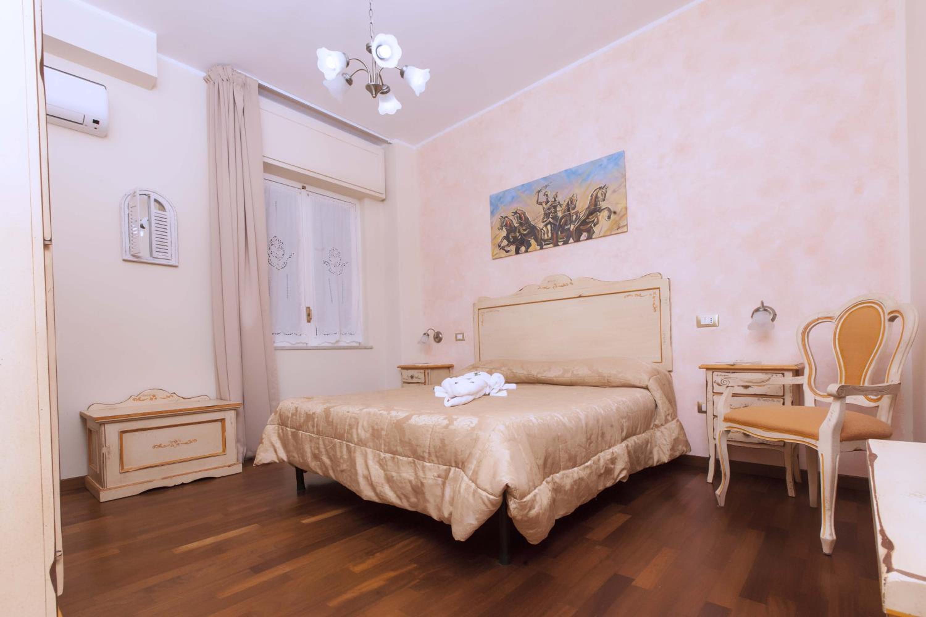 Standard Double Room photo 3
