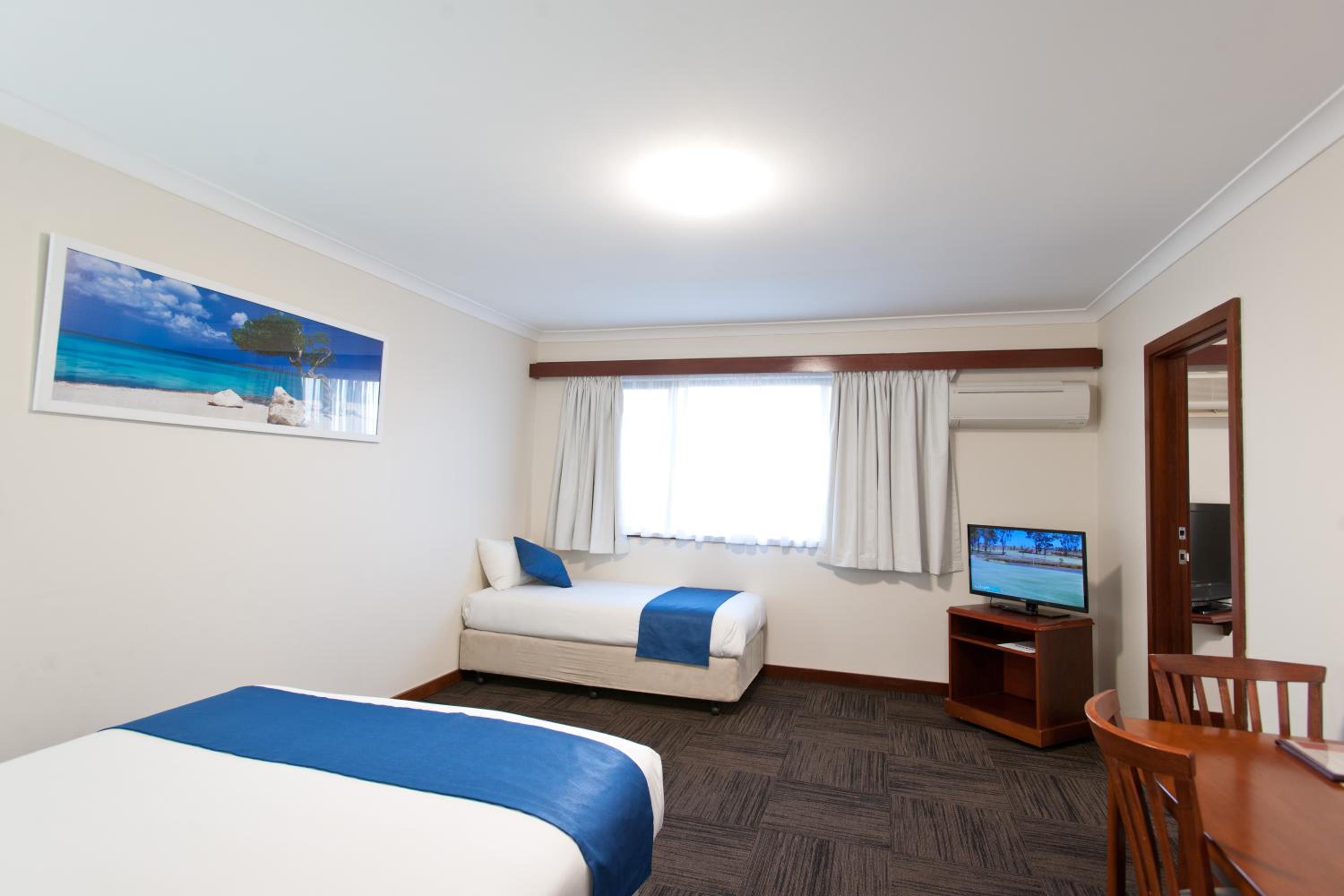 Standard Family Room - Photo 3