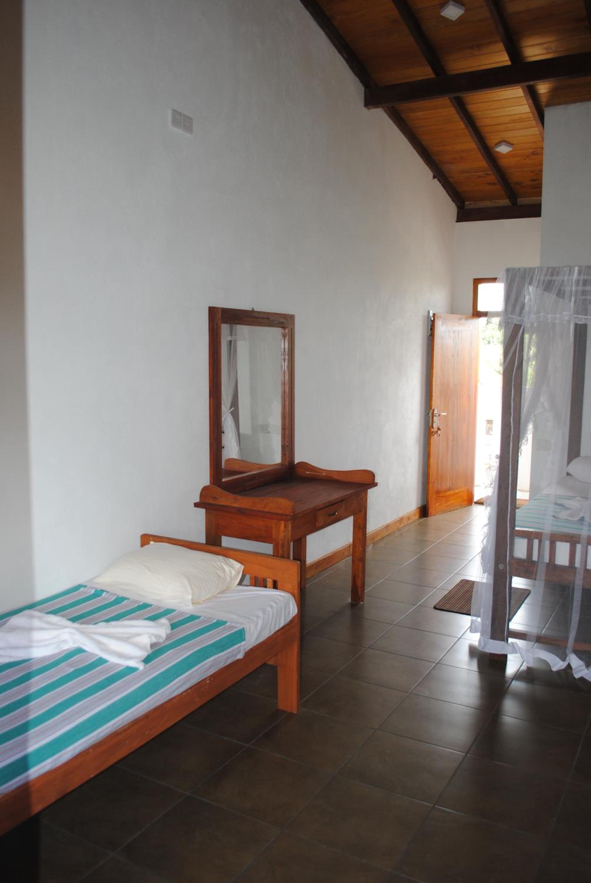 Twin Room with Extra Bed photo 3
