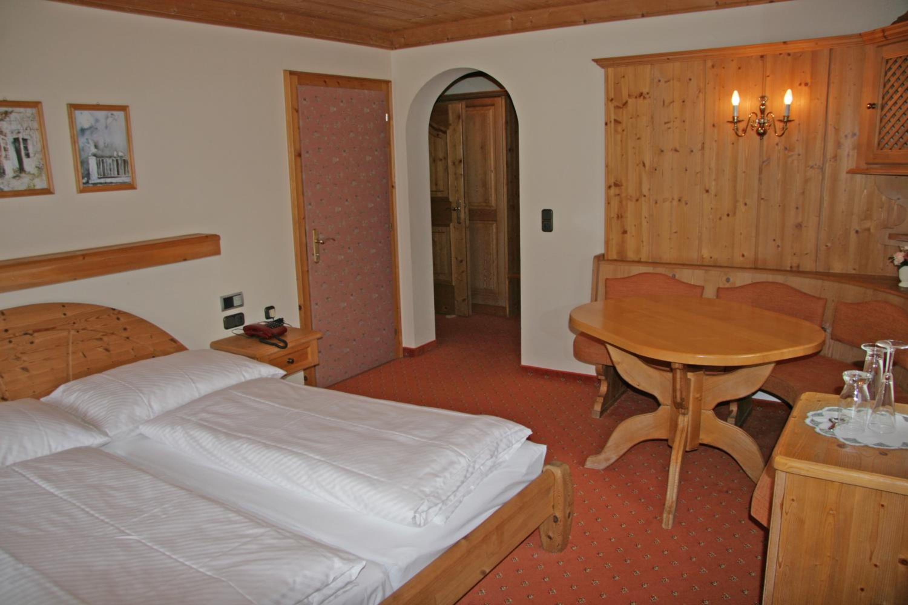 Family Room (2 Adults + 2 Children) - Photo 5