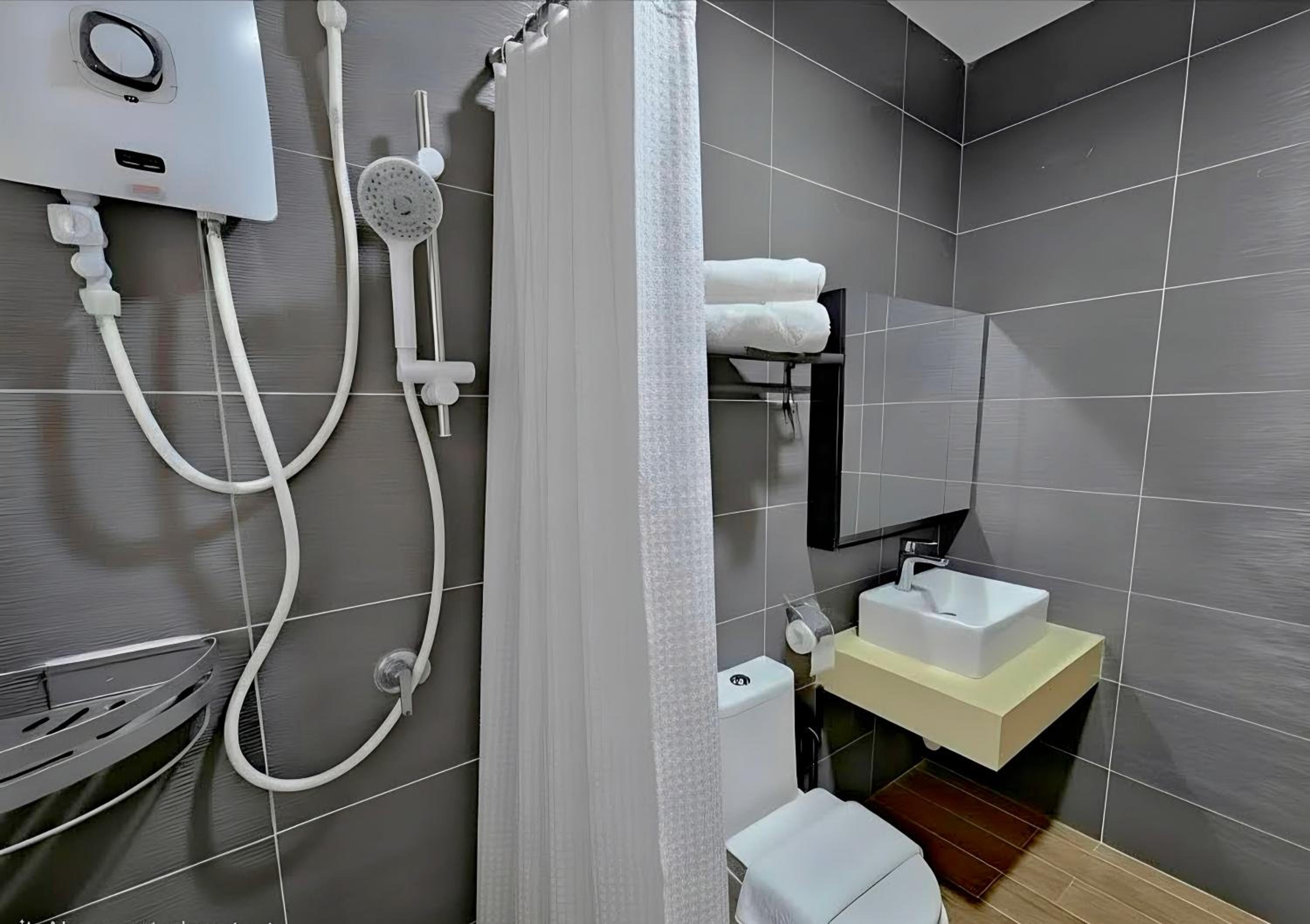 Family Travel Studio Apartment (2 Queen Bed with 1 Sofa Bed)