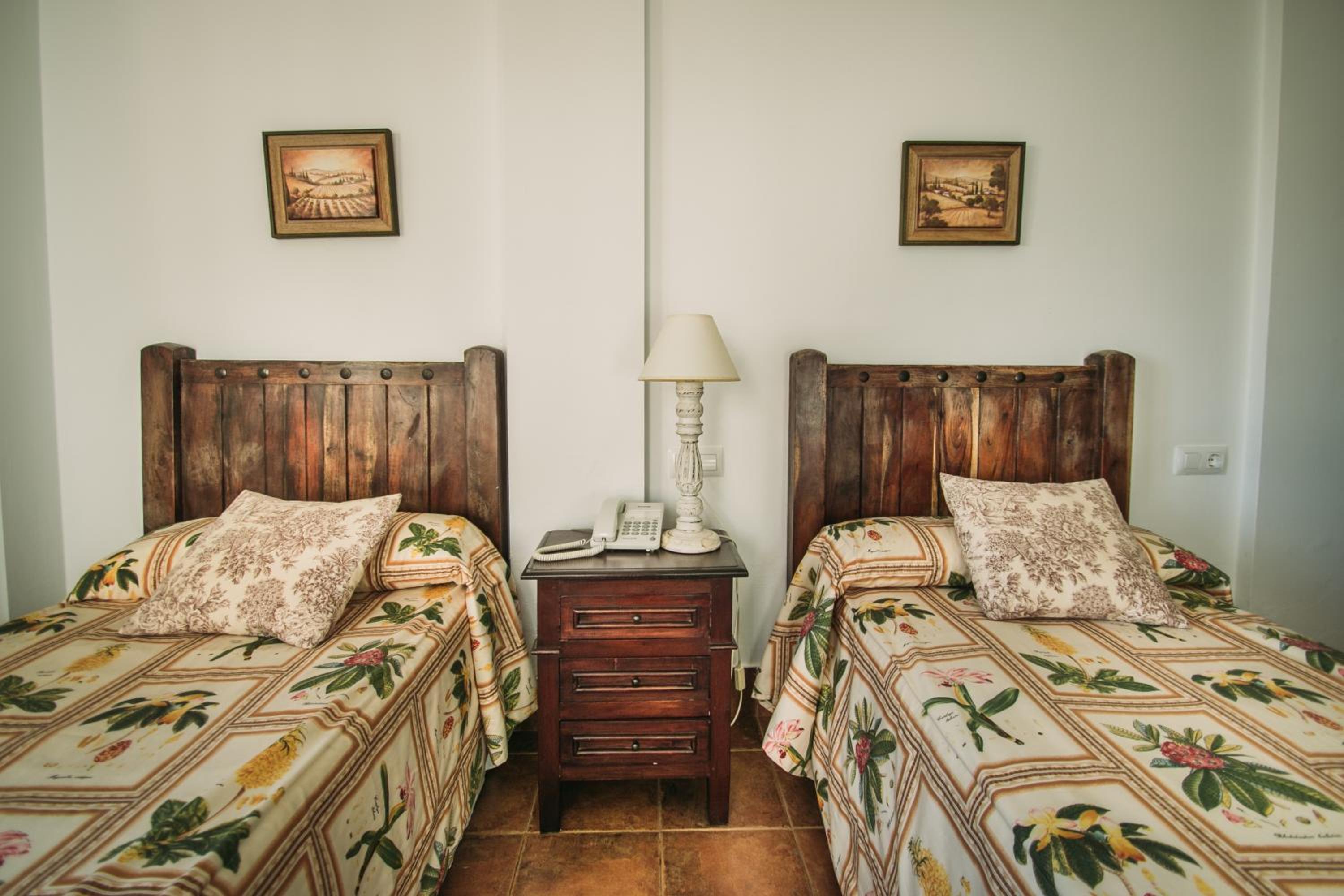 Twin Room - Photo 2